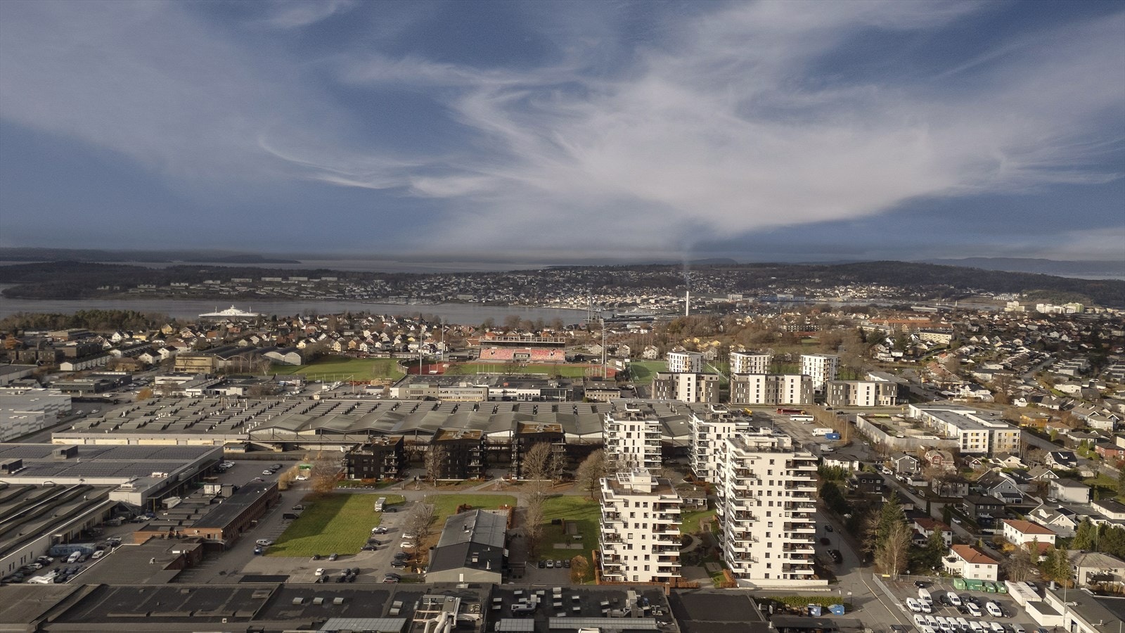 Leiligheten ligger meget sentralt i et av byens nye boligområder på Høyden og Varnaveien i Moss. I nærheten finner du Vingeparken og Varnaveien handelsområde. Galleribilde