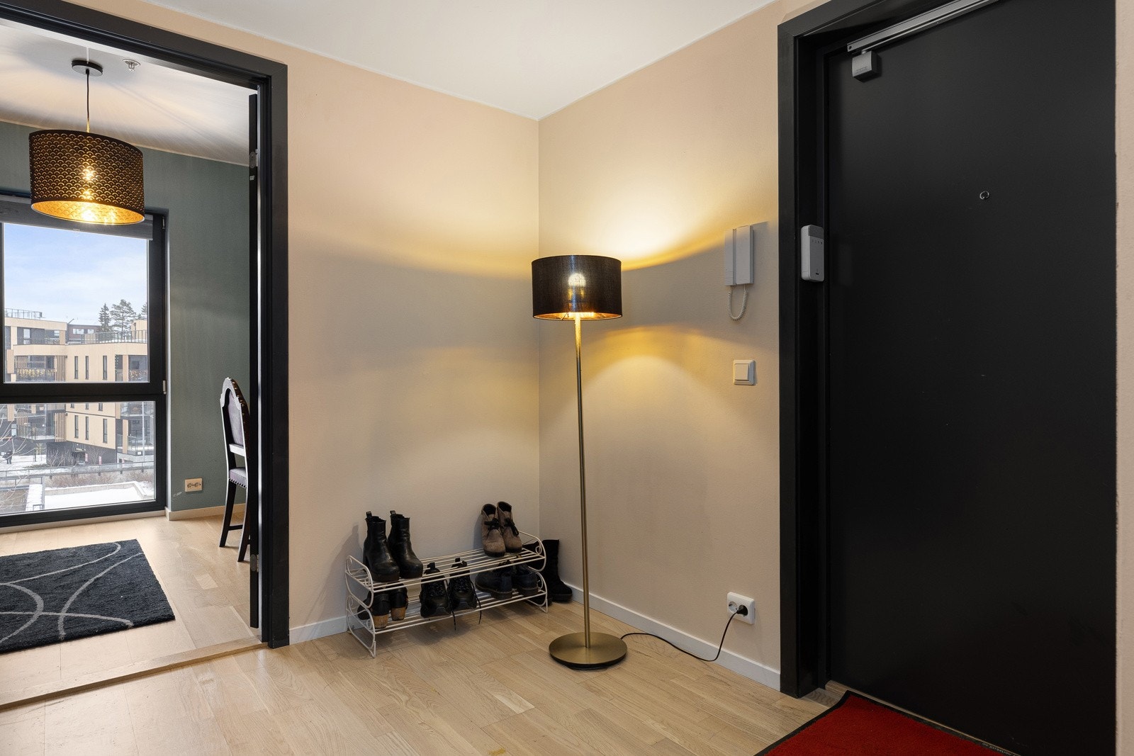 Romslig entrè Galleribilde