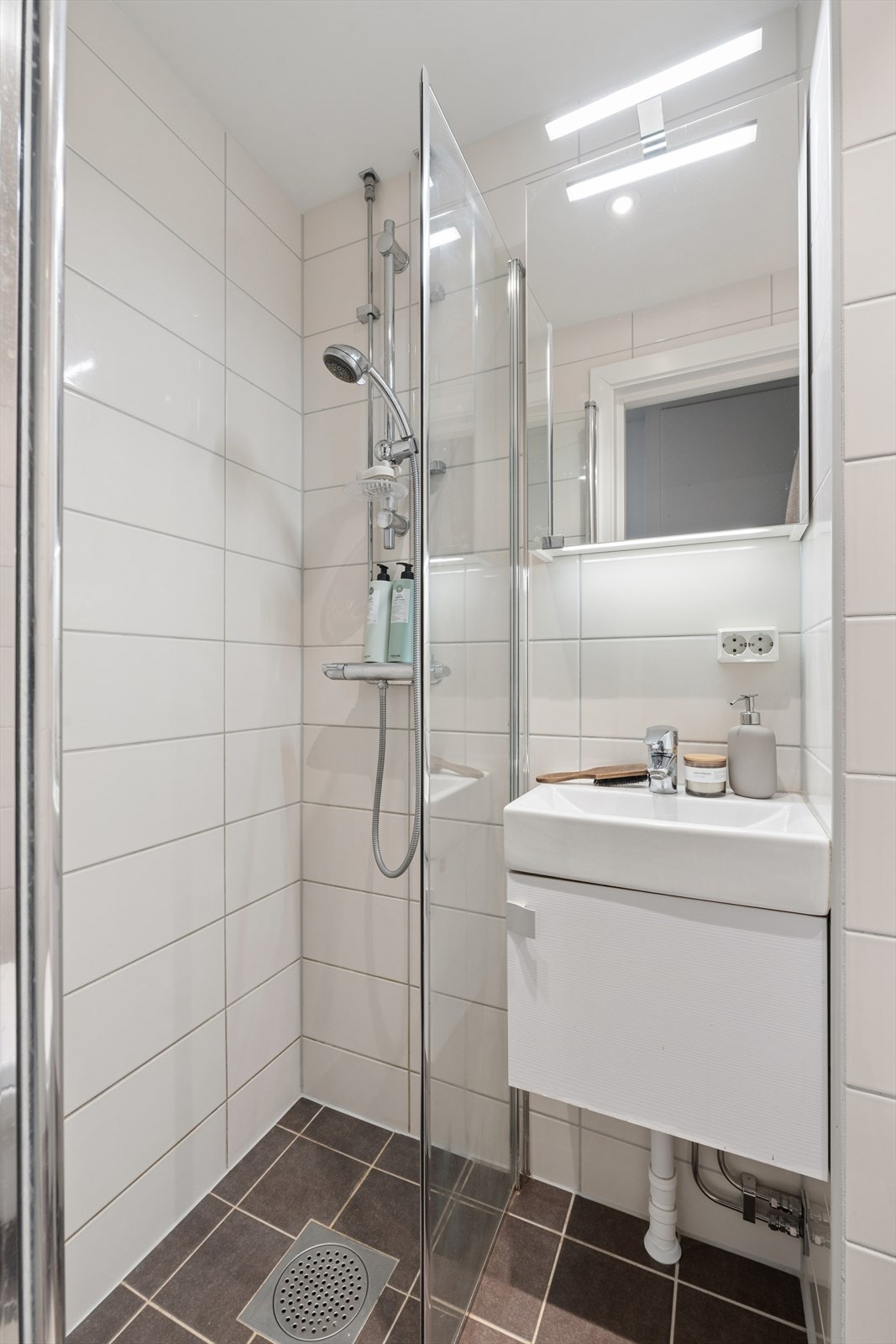 Flislagte overflater på gulv og vegger gir et rent og varig uttrykk. Galleribilde