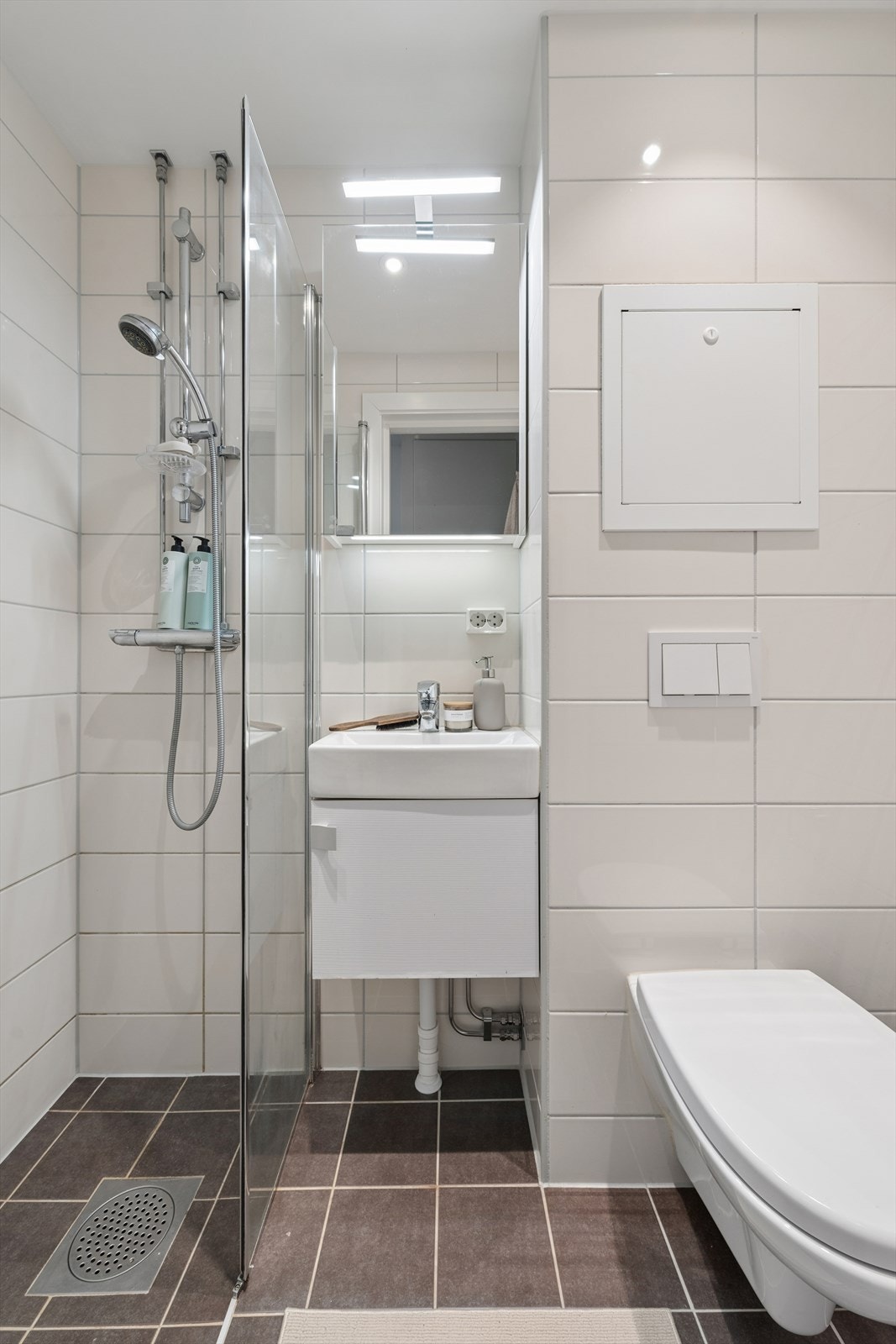 Badet ble modernisert i 2018 og har elektriske varmekabler i gulvet for økt komfort. Galleribilde