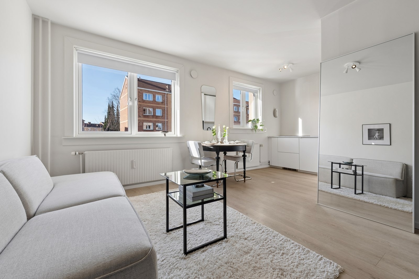 Leiligheten oppvarmes med radiatorer tilknyttet fjernvarme. Galleribilde