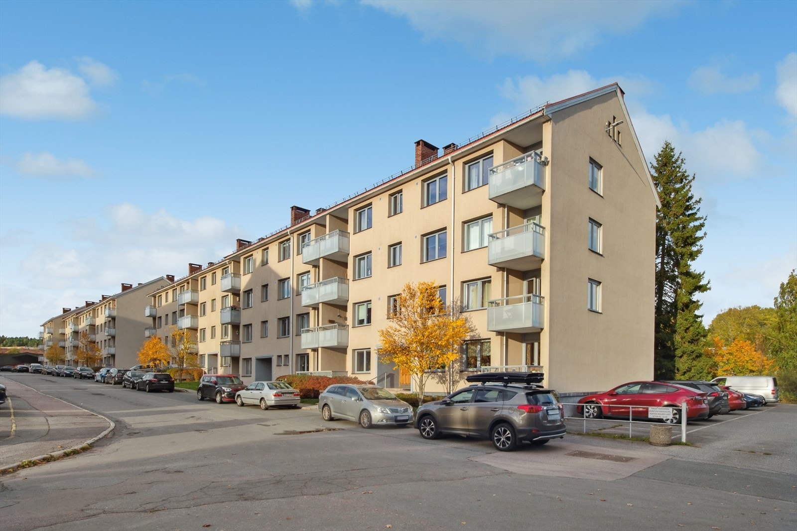 Med kort vei til både servicetilbud, kollektivtransport og flotte turområder i Lillomarka, får du en enkel hverdag. Galleribilde