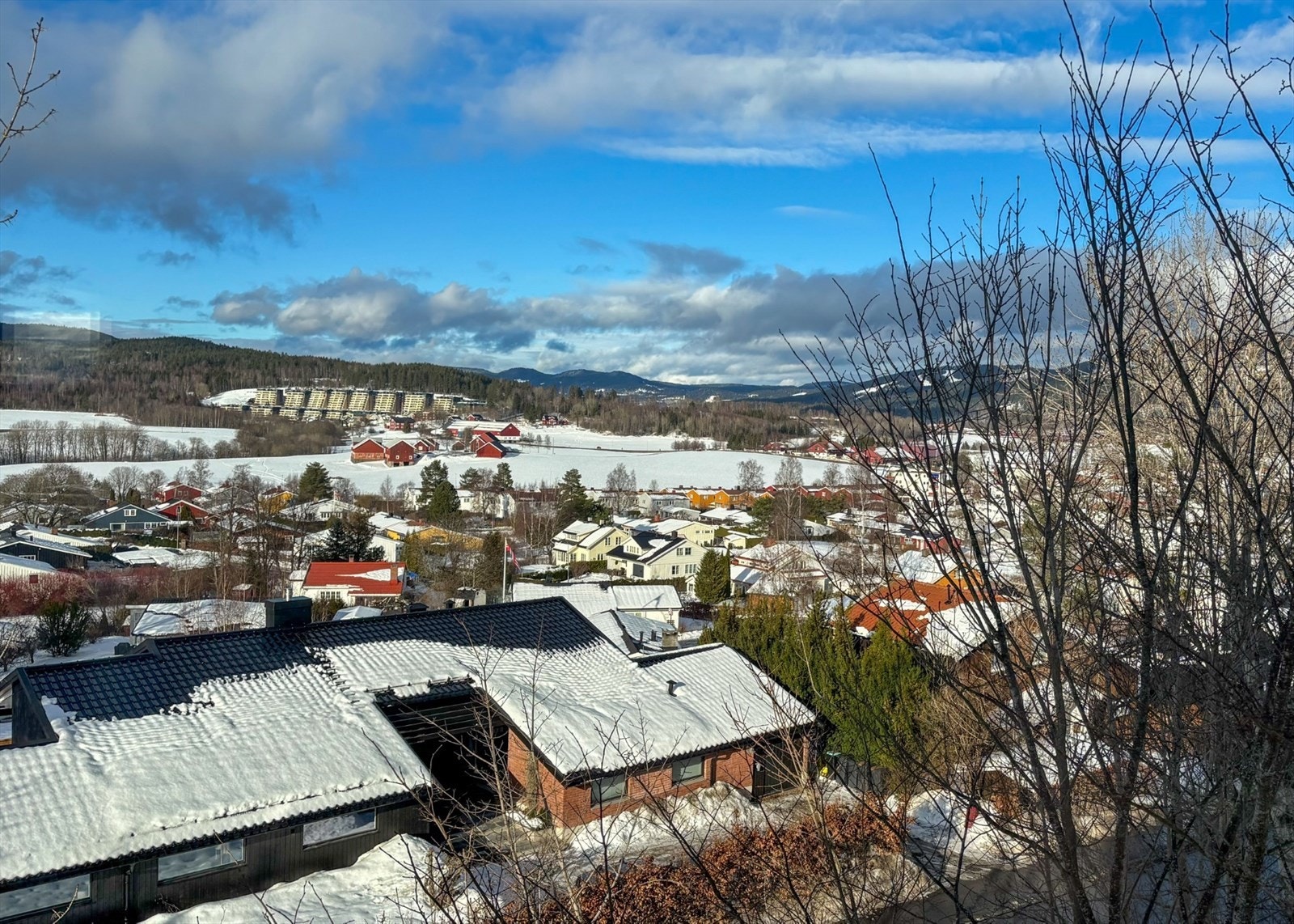 Nydelig utsikt som også kan nytes fra stuen og spiseplassen (selgers bilde) Galleribilde