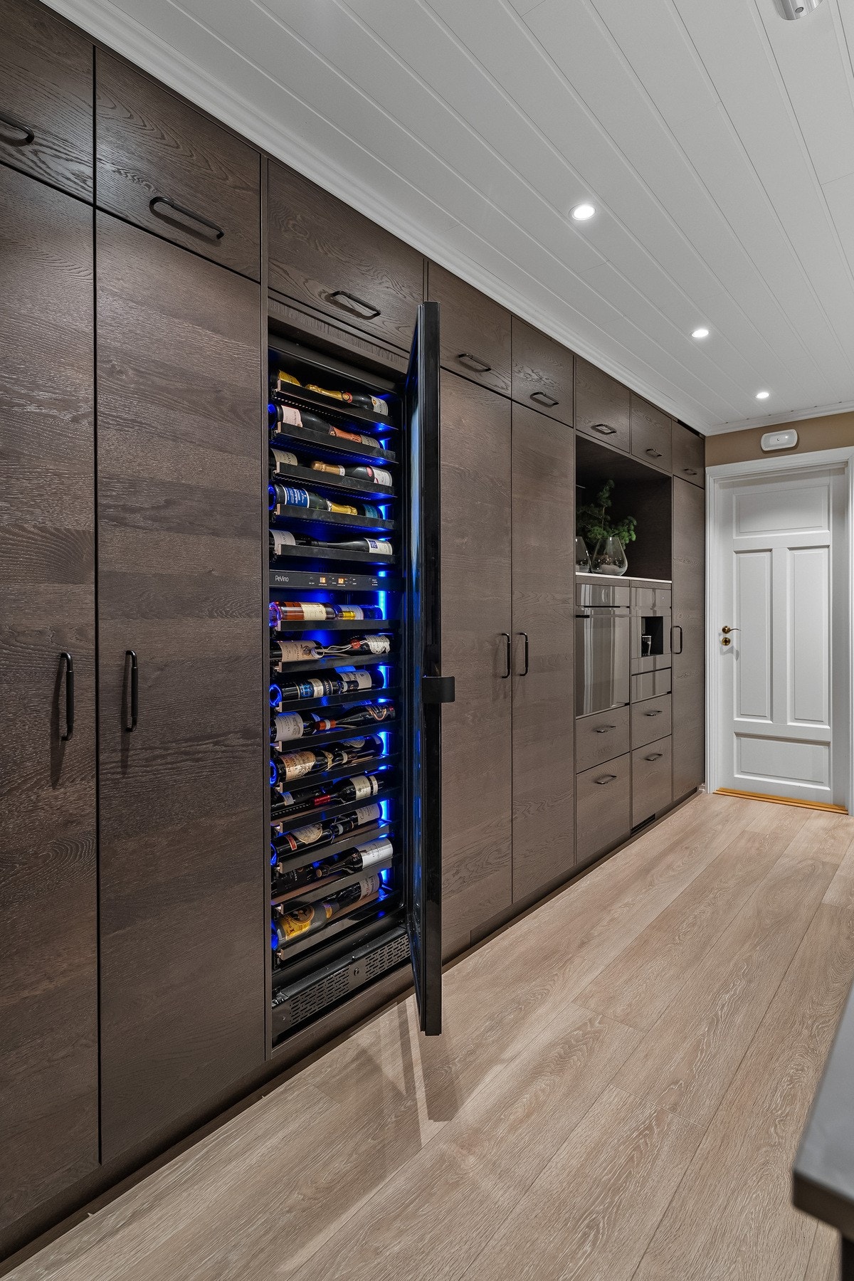 Vinskap med to soner. Galleribilde