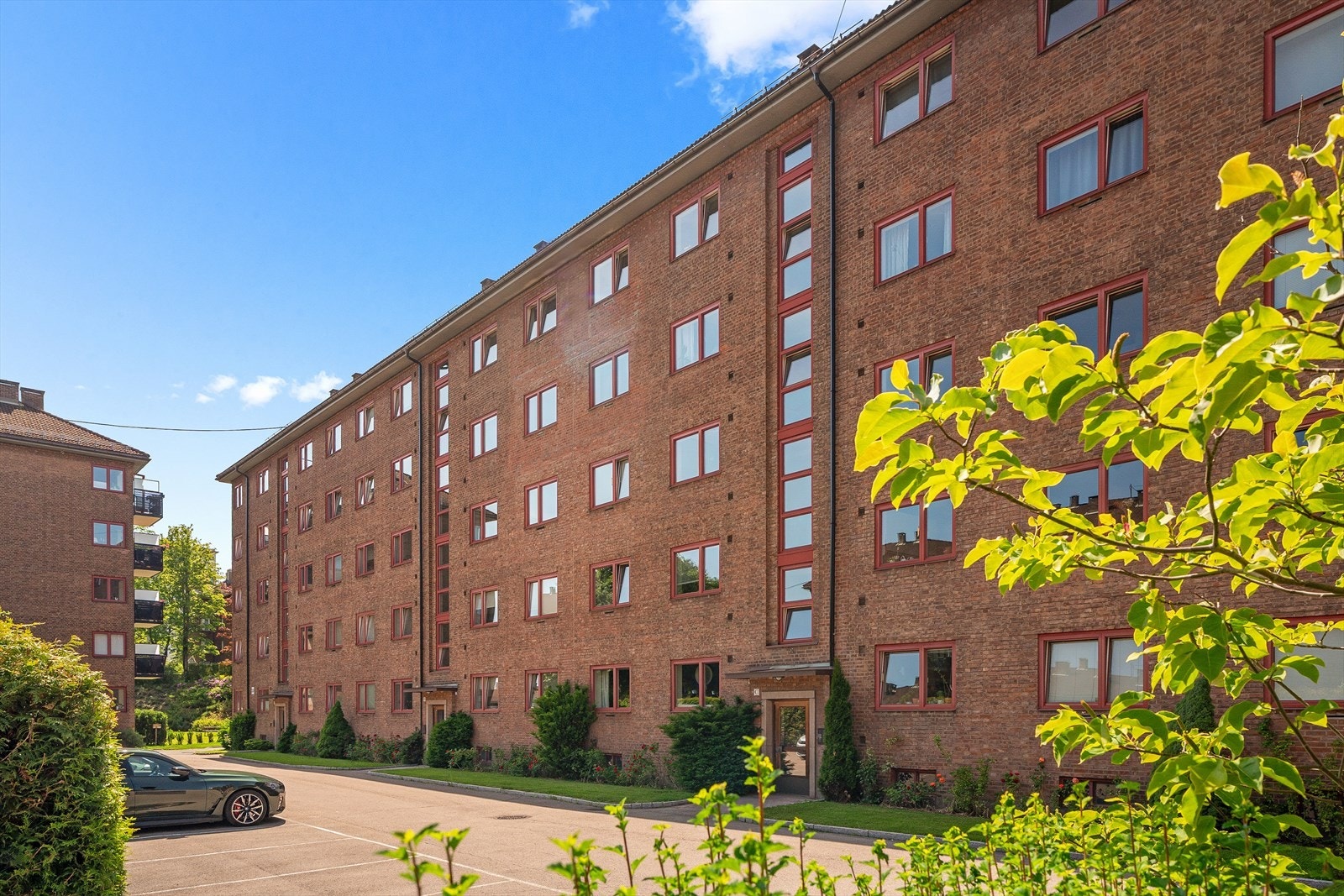 Stort, populært og ikke minst et særdeles veldrevet borettslag. Mulighet å leie parkeringsplass. Galleribilde