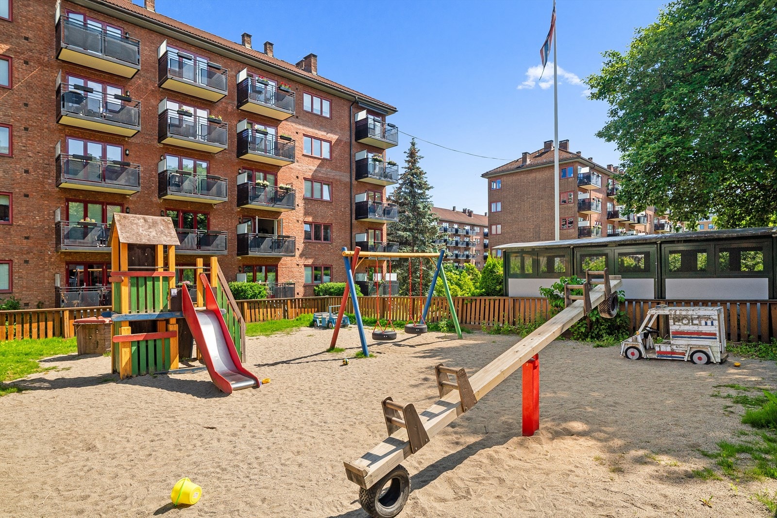 Lekeplasser finner man like ved eiendommen. Galleribilde