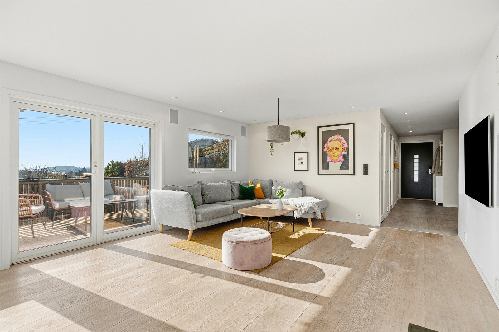 Integrerte høyttalere fra Bowers & Wilkins er installert i flere rom. Galleribilde