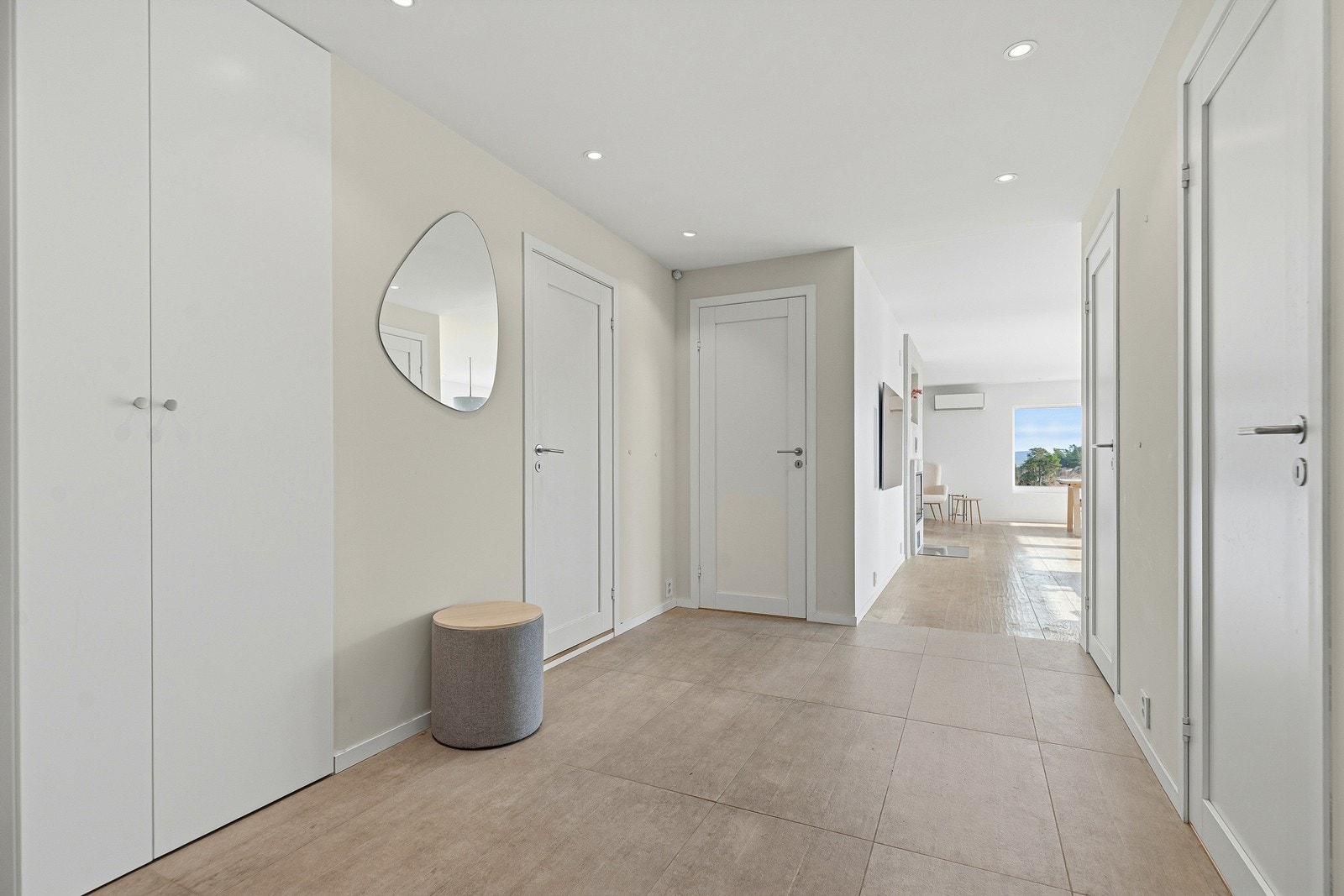 Gang/entré med innfelt garderobe Galleribilde