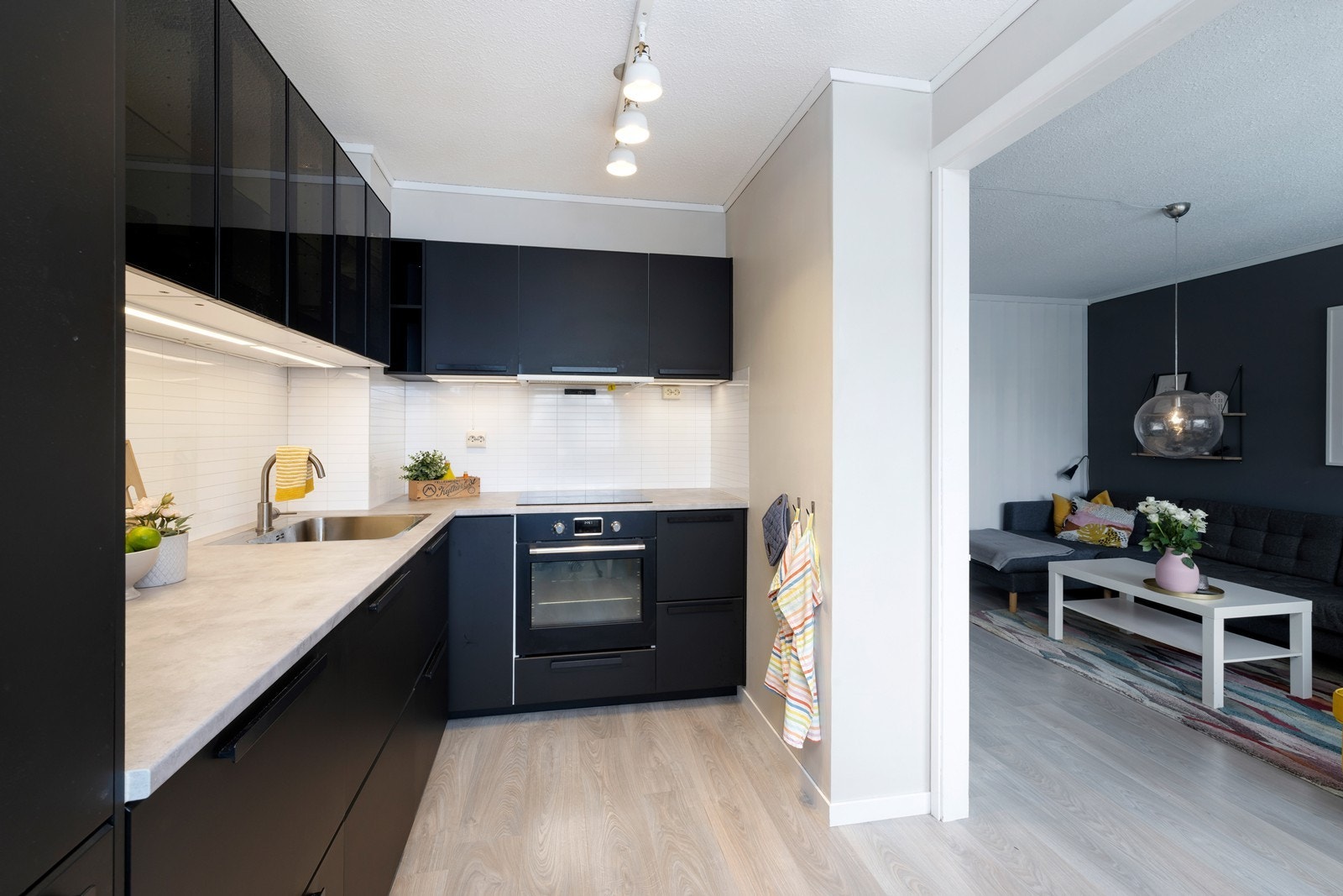 Mye benkplass med myke flater. Galleribilde