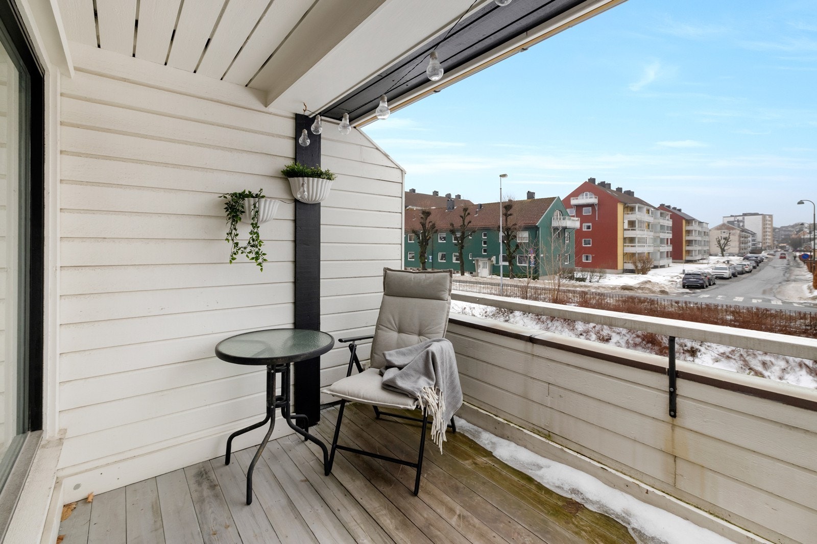 Balkongen er romslig og har plass til flere møbler om ønskelig. Galleribilde