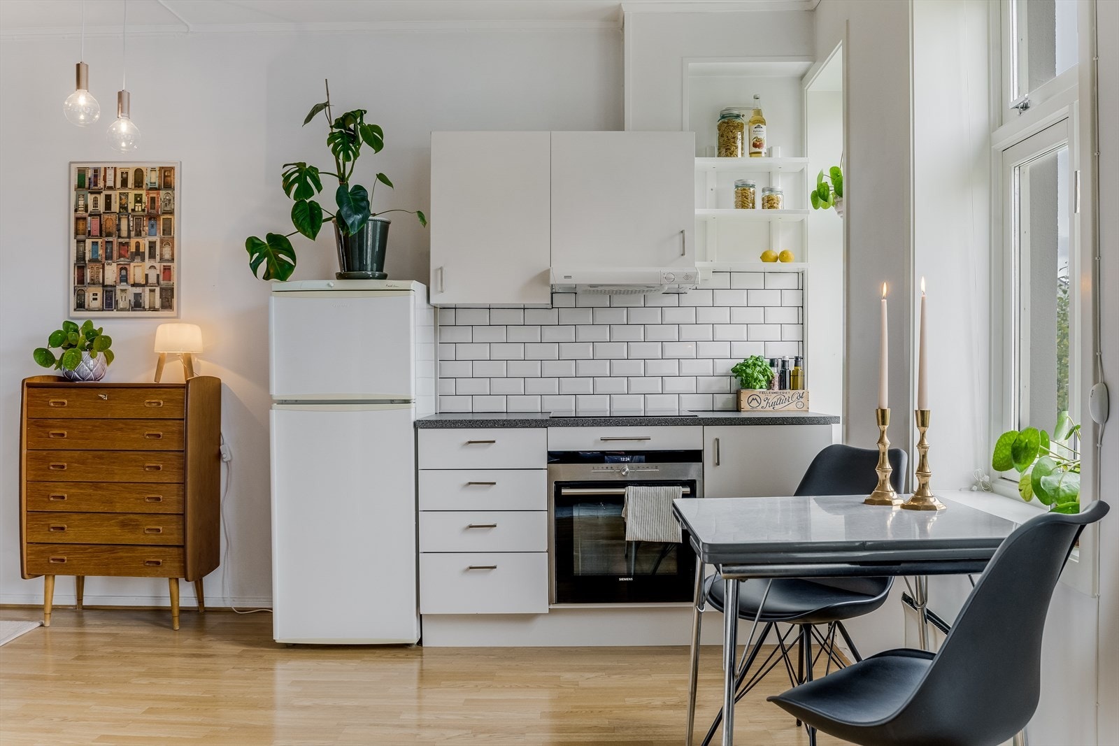 Inkludert i felleskostnadene har man betjening av fellesgjeld, tv, internett, felles byggforsikring mm. Galleribilde