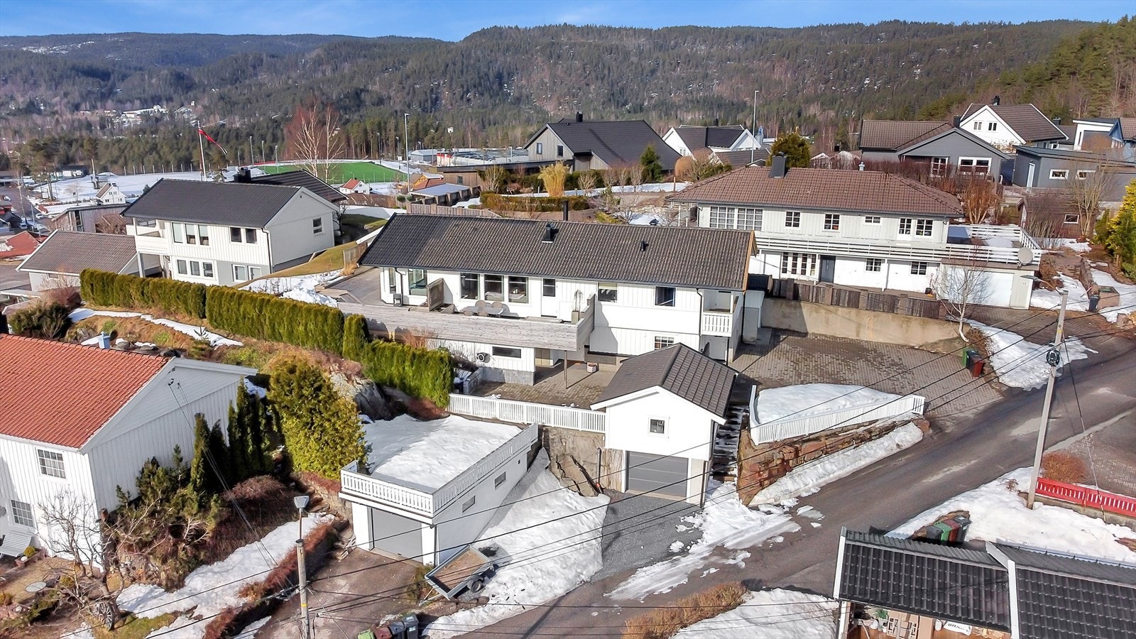 Velkommen til Nordåsbakken 15 presentert av Eiendomsmegler Norge v/Runar Høygilt Galleribilde