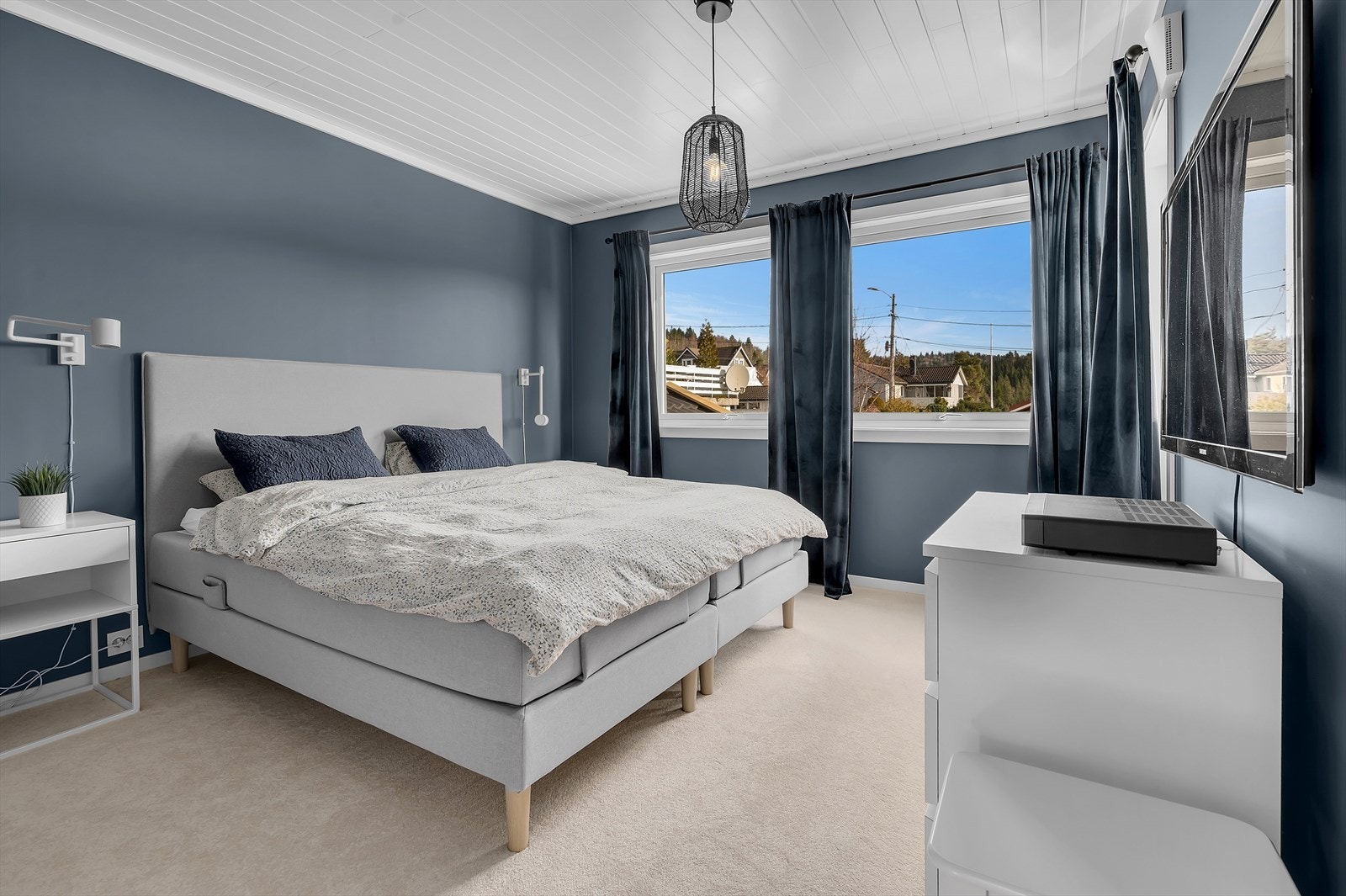 Hovedsoverom med utgang til veranda Galleribilde