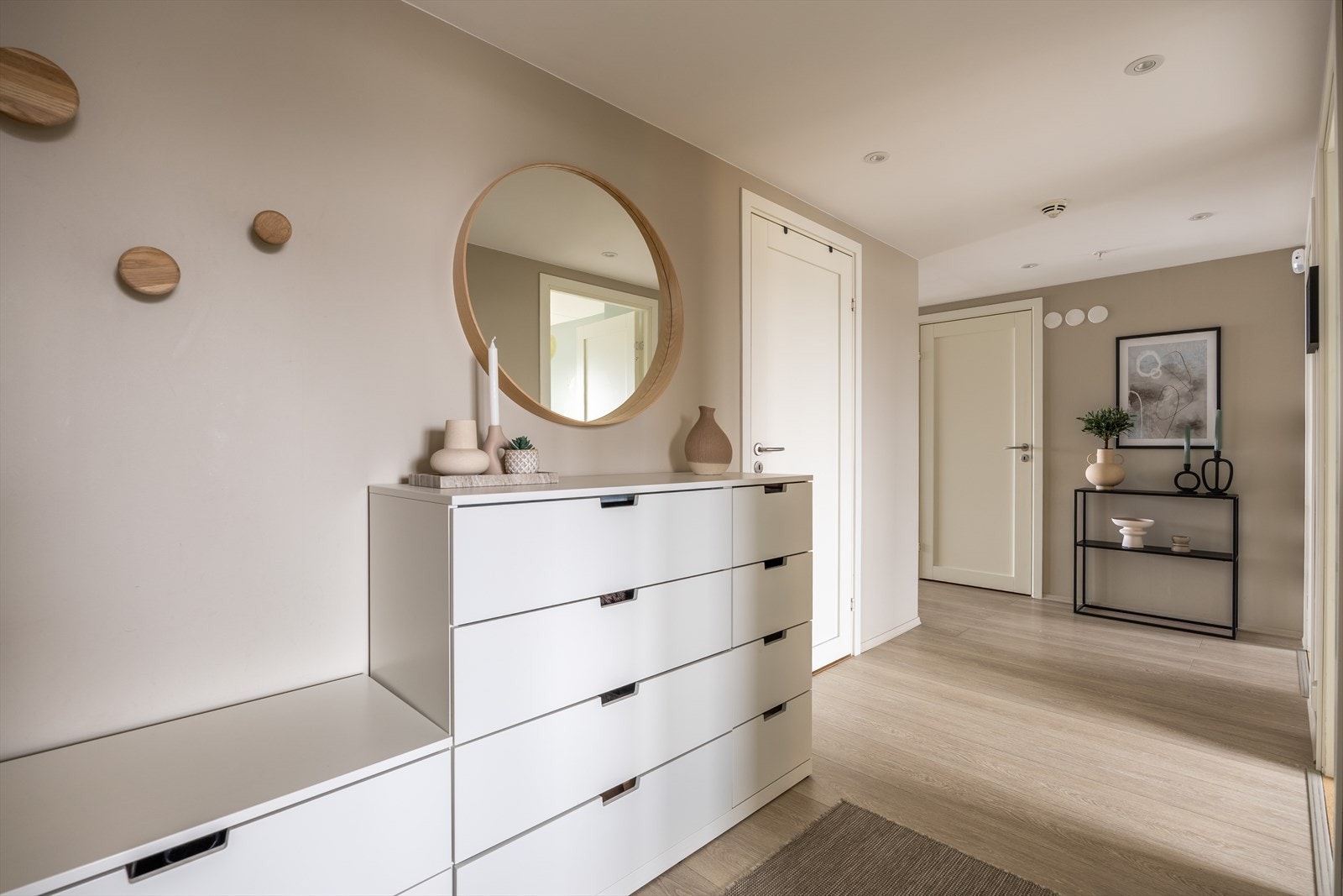 Gangen binder leiligheten sammen og leder inn mot både soverom, bad og stue/kjøkken. Galleribilde