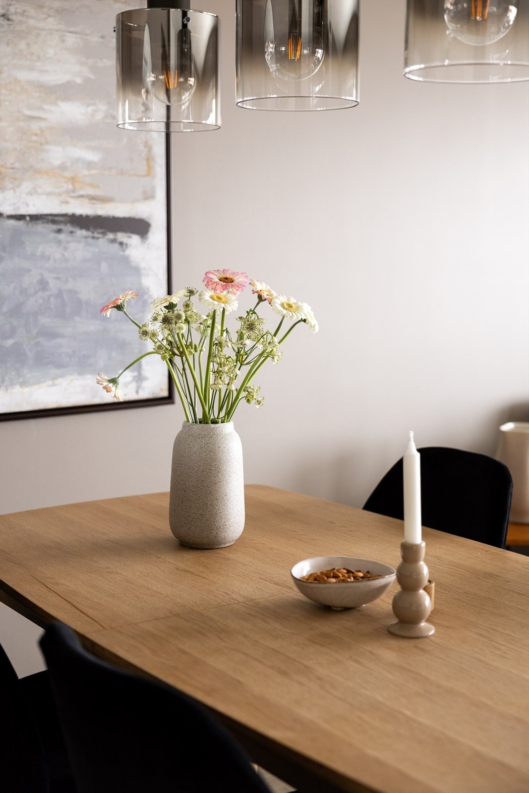 En hyggelig atmosfære for hyggelige middager med venner og familie. Galleribilde