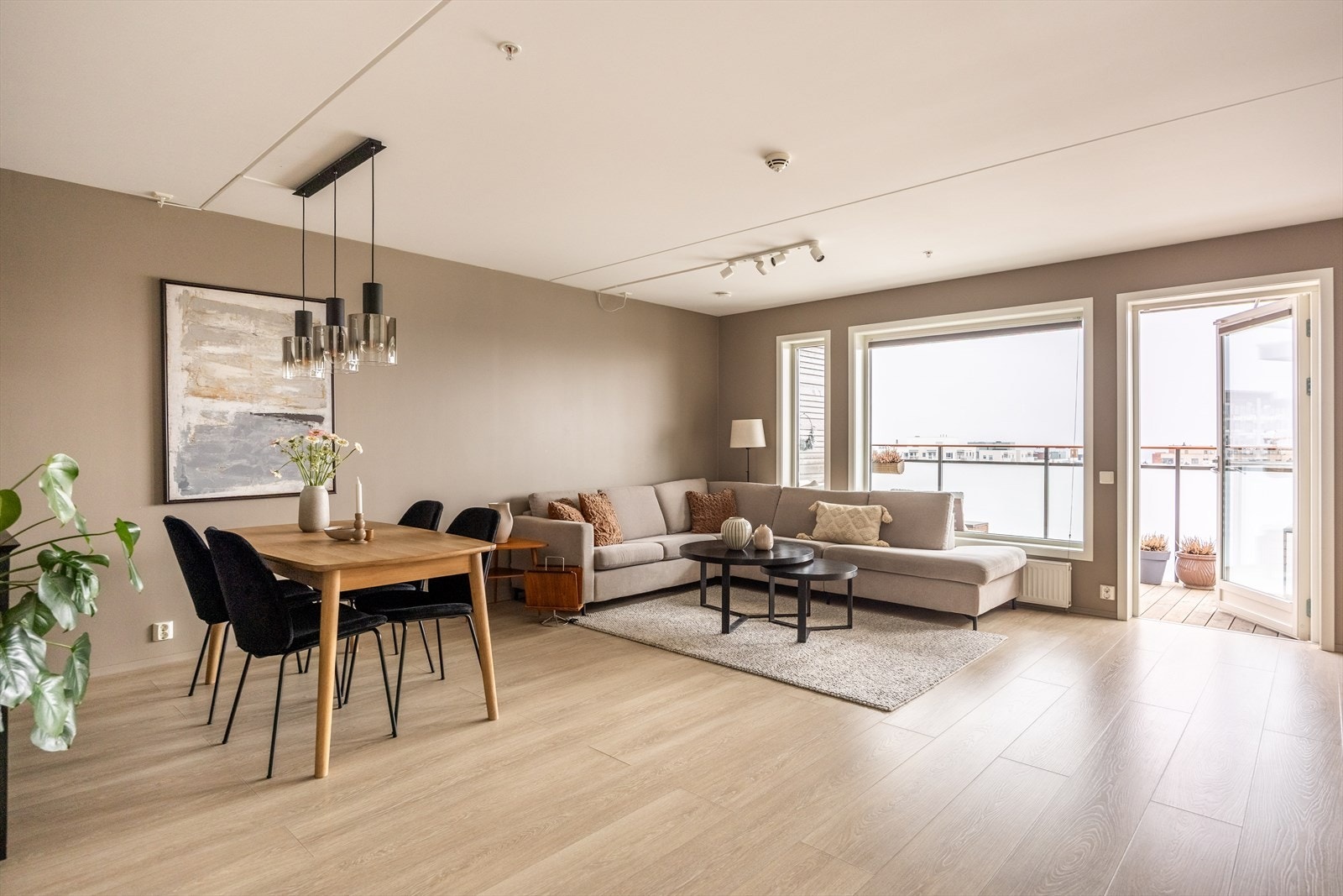 Lørenvangen 46 presenteres av Eiendomsmegler1 ved Grunde Bergan Skillebekk! Galleribilde