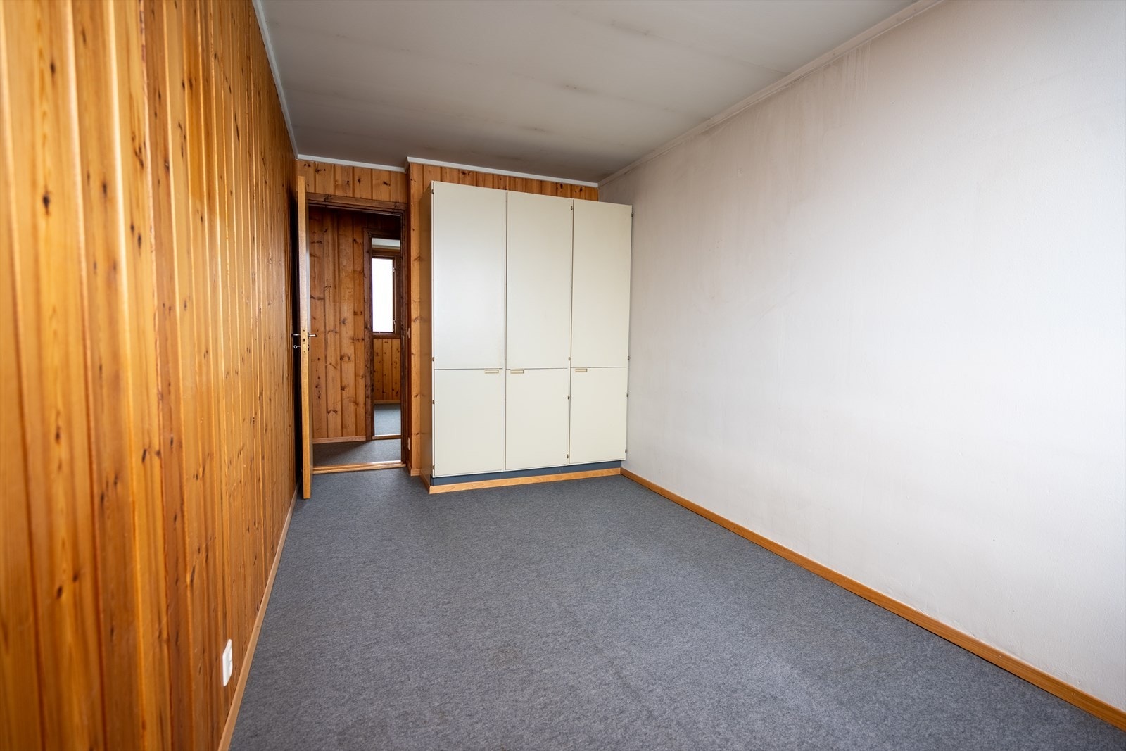 Rommet egner seg godt som barnerom, gjesterom eller et rolig hjemmekontor. Galleribilde