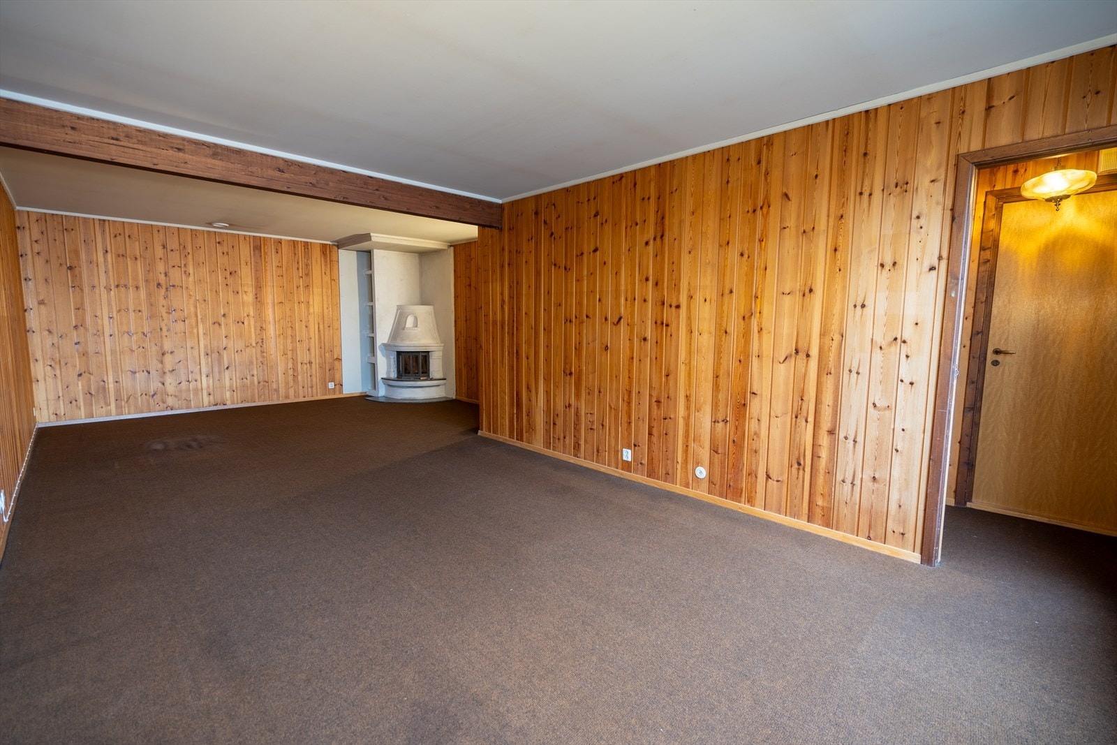 Kjellerstuen fremstår som et luftig og fleksibelt oppholdsrom som gir mange muligheter for tilpasning etter egne ønsker og behov. Galleribilde