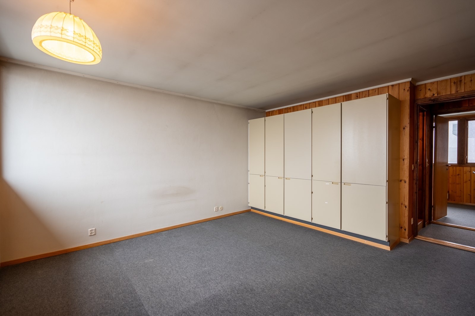 Soverom 1 er av svært god størrelse og har gode møbleringsmuligheter. Galleribilde