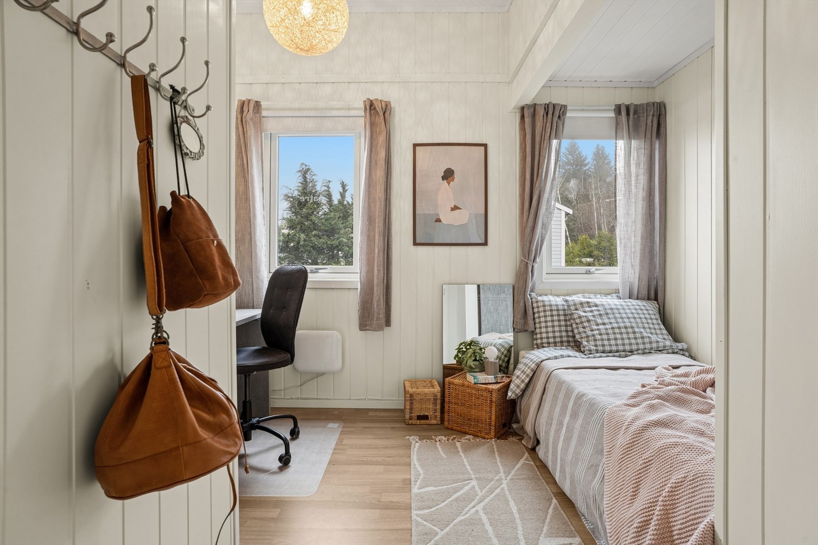 Soverommene har plass til seng, garderobeløsning og andre møbler. Galleribilde