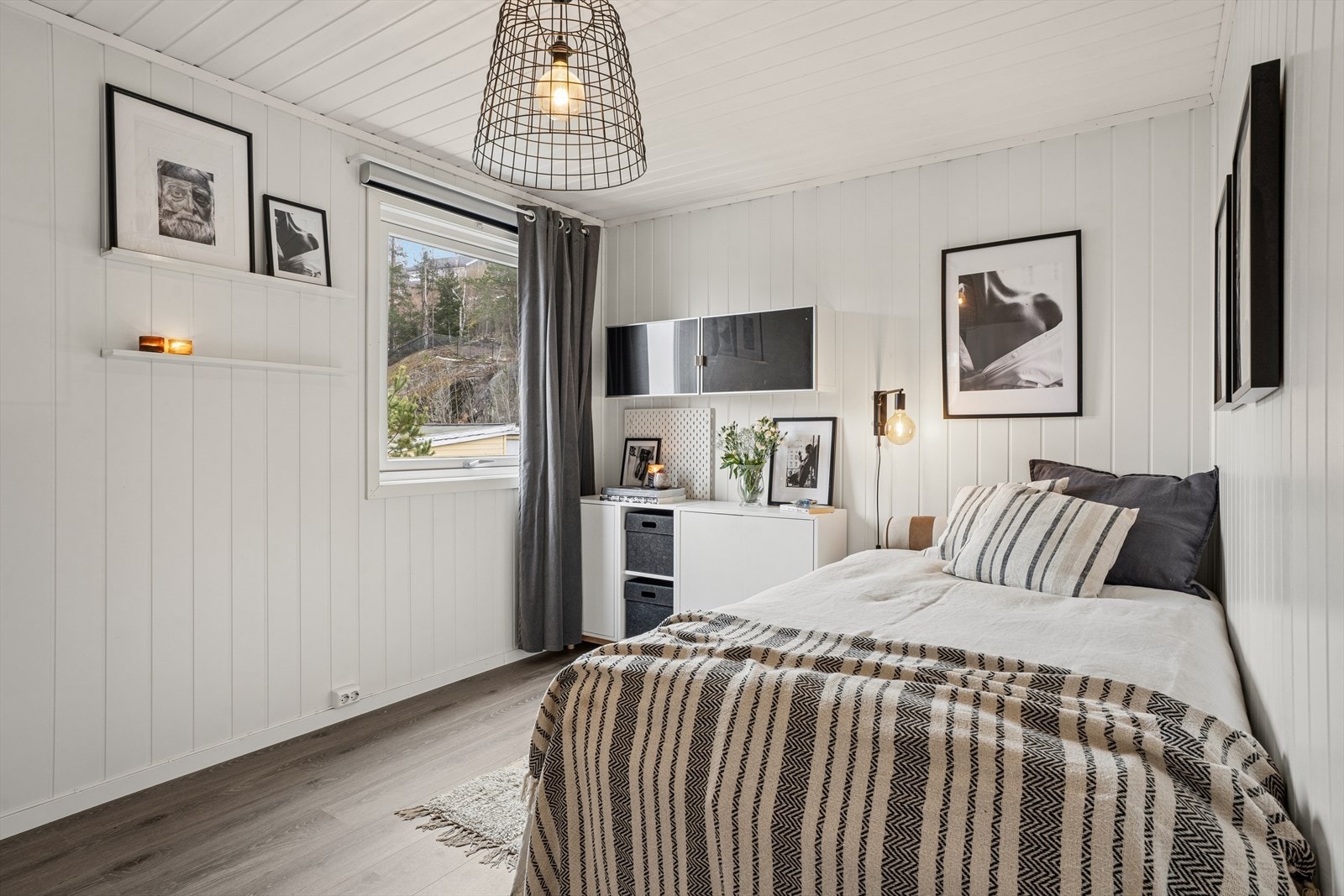 Boligen har totalt fire soverom, alle beliggende i andre etasje. Galleribilde