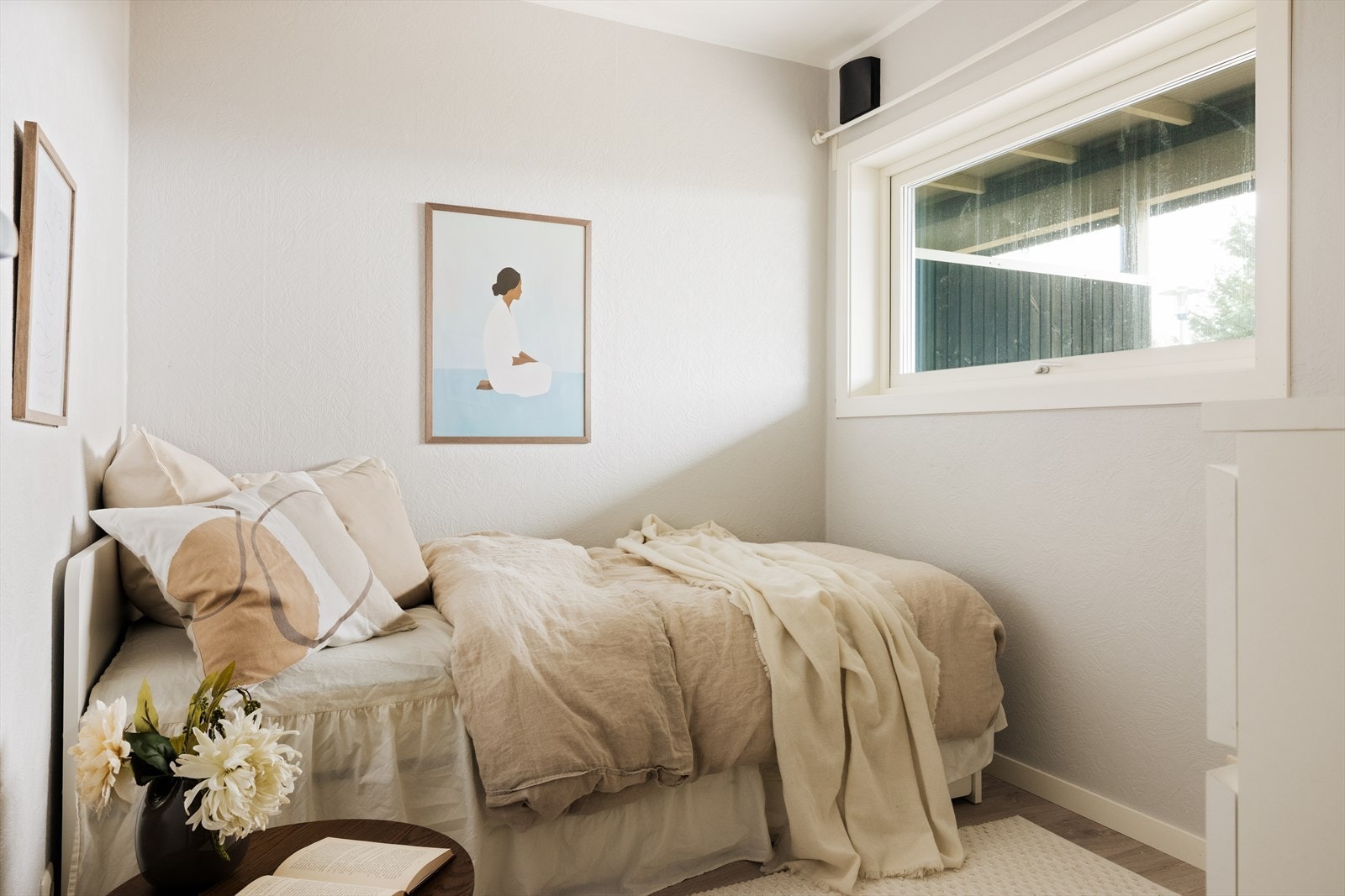 Soverom nr. 3 med god plass til både seng og tilhørende møbler. Galleribilde