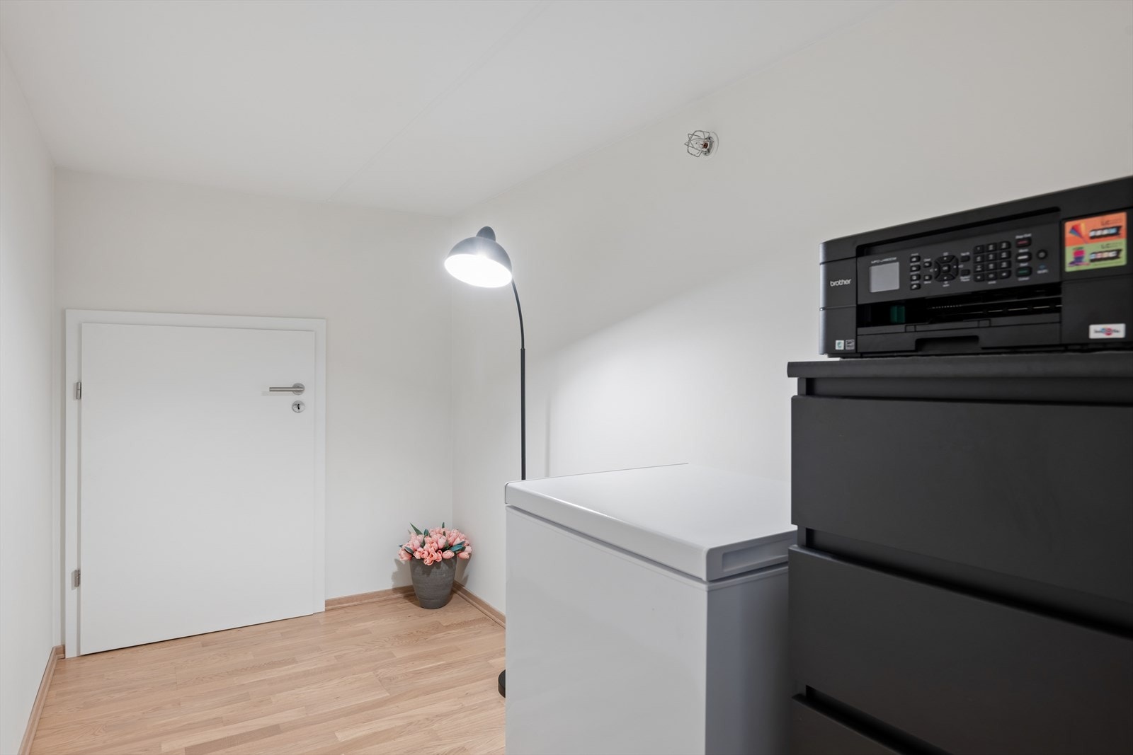 I tillegg følger en praktisk lagringsbod på hemsen. Galleribilde