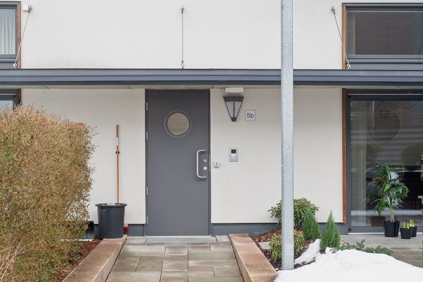 Innbydende leilighet fra 2019 med svært attraktiv beliggenhet på Nordre Jarlsberg Brygge. Galleribilde