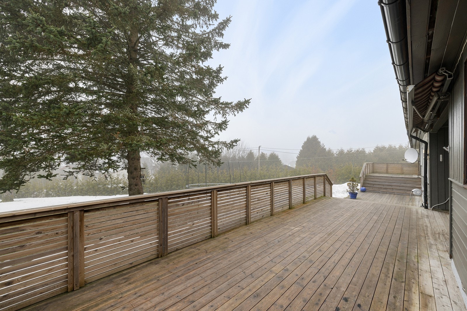 Eiendommen har en romslig hage. Galleribilde