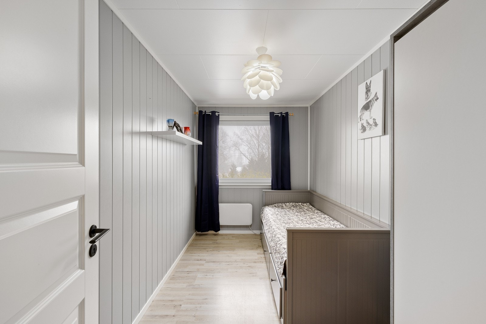 Rommene har plass til seng, nattbord, garderobeløsning og evt. skrivebord. Galleribilde