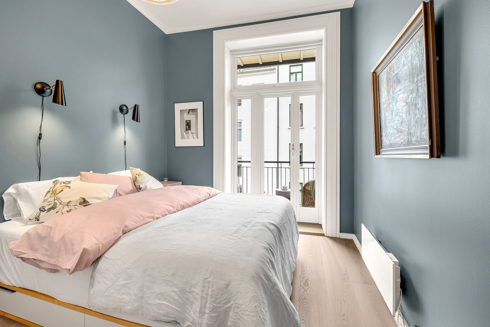 Leiligheten har tre gode soverom, alle vendt mot den rolige bakgården. Galleribilde