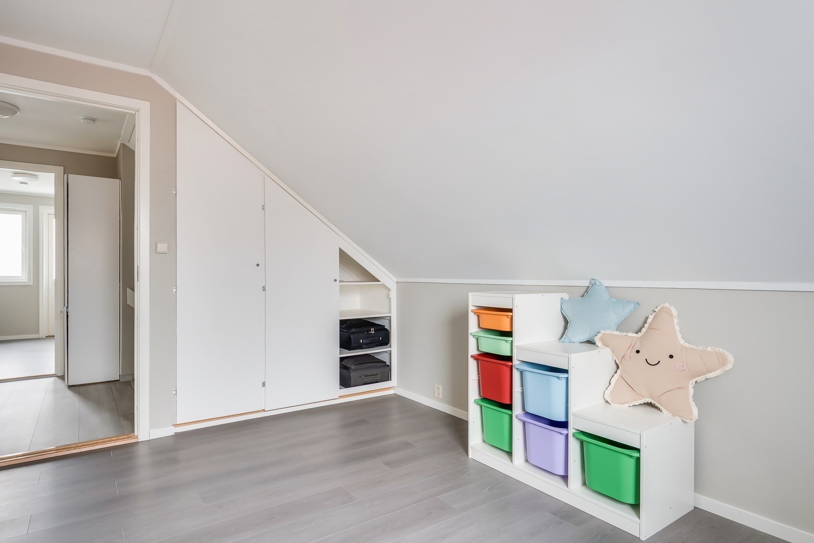 Plassbygd skap Galleribilde