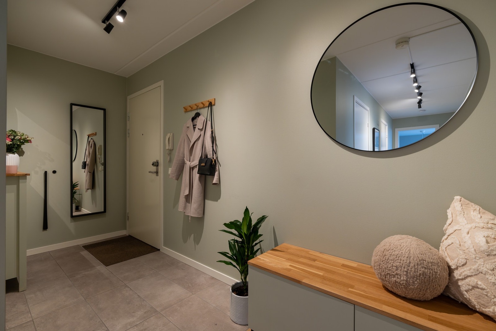 Trappefri adkomst til leiligheten - velkommen inn! Galleribilde