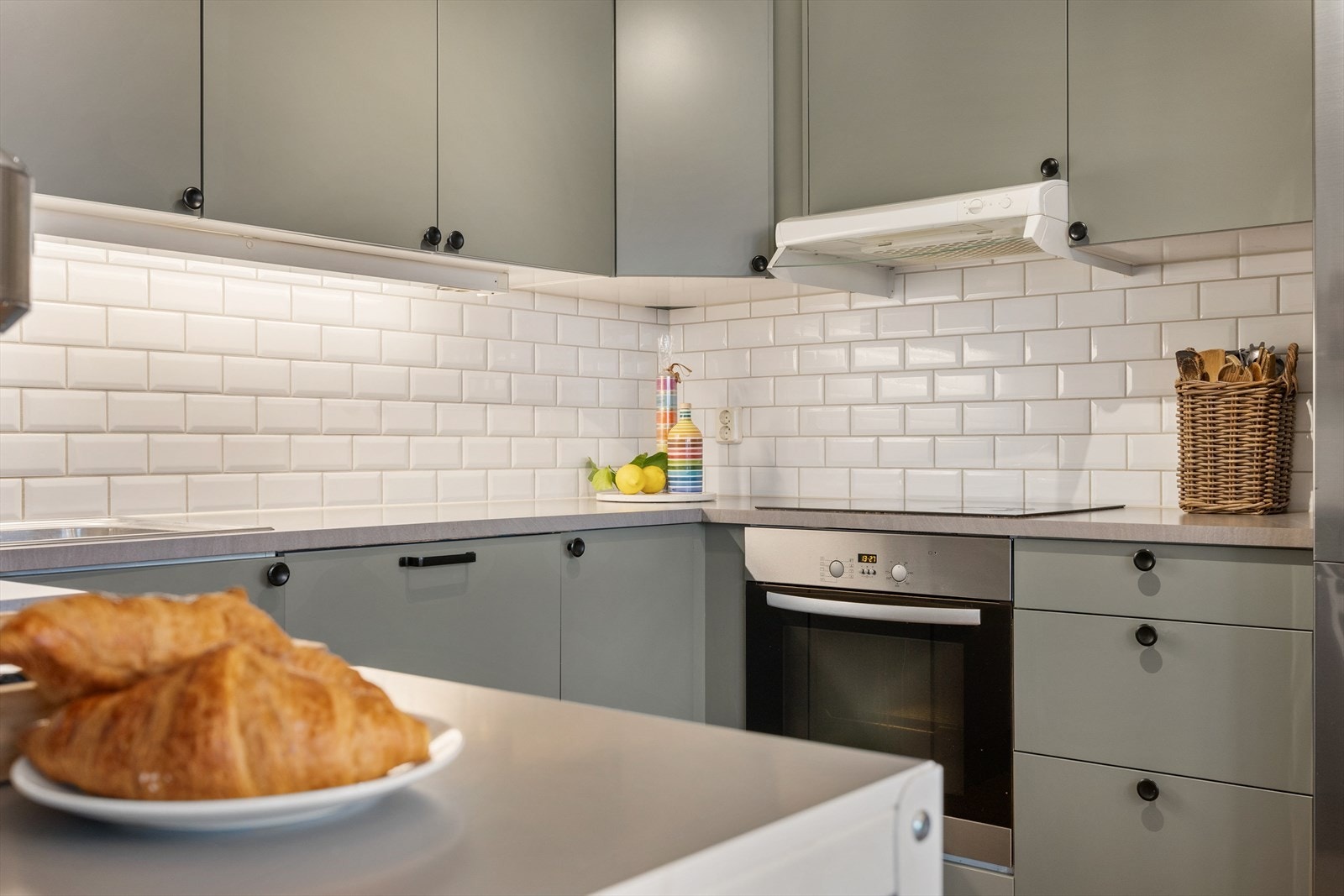 Ventilator over kokesonen er tilkoblet bygningens sentrale ventilasjonsanlegg. Galleribilde