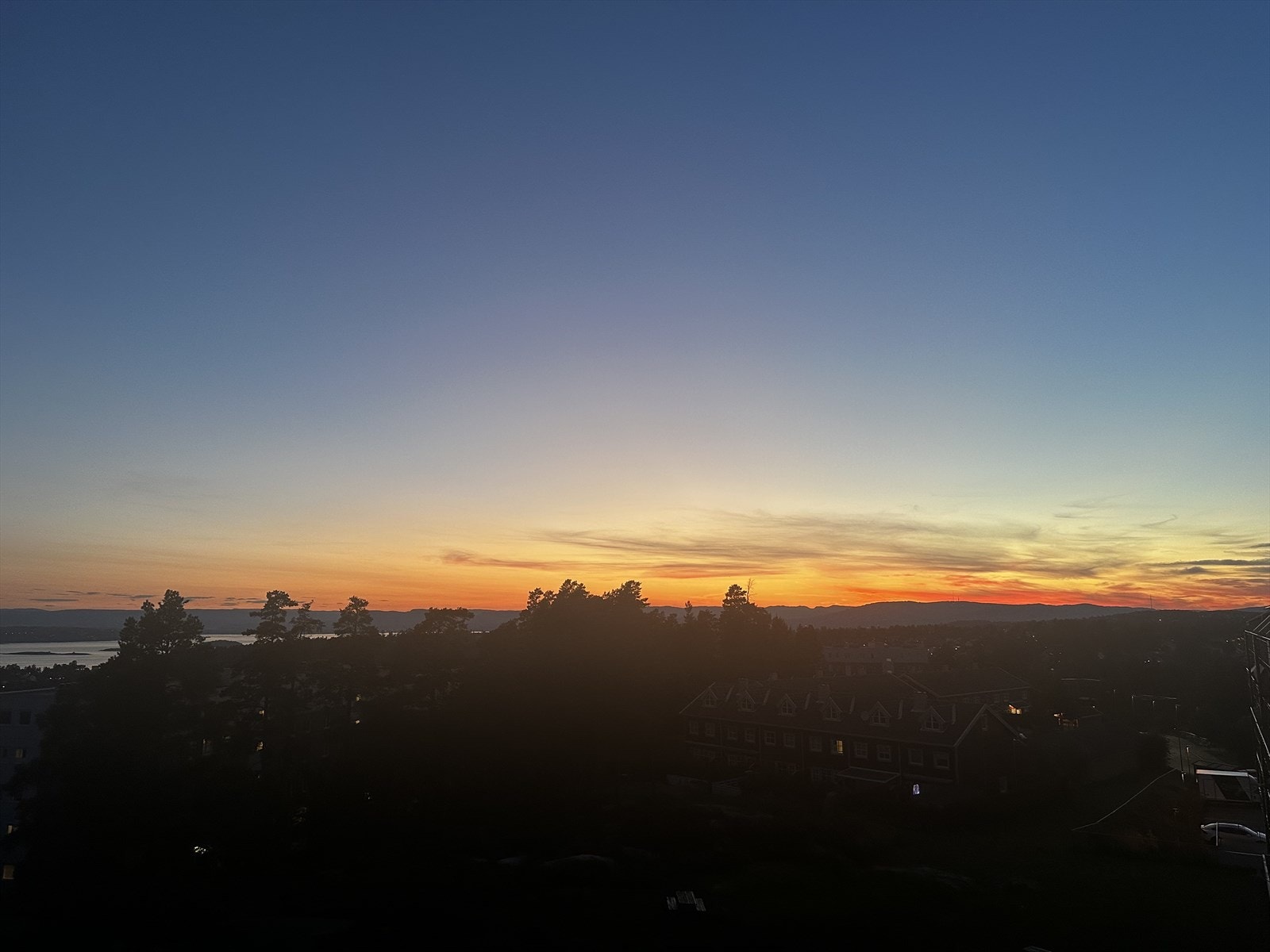 Utsyn til både flotte grøntarealer, Oslofjorden og Nesodden. Galleribilde