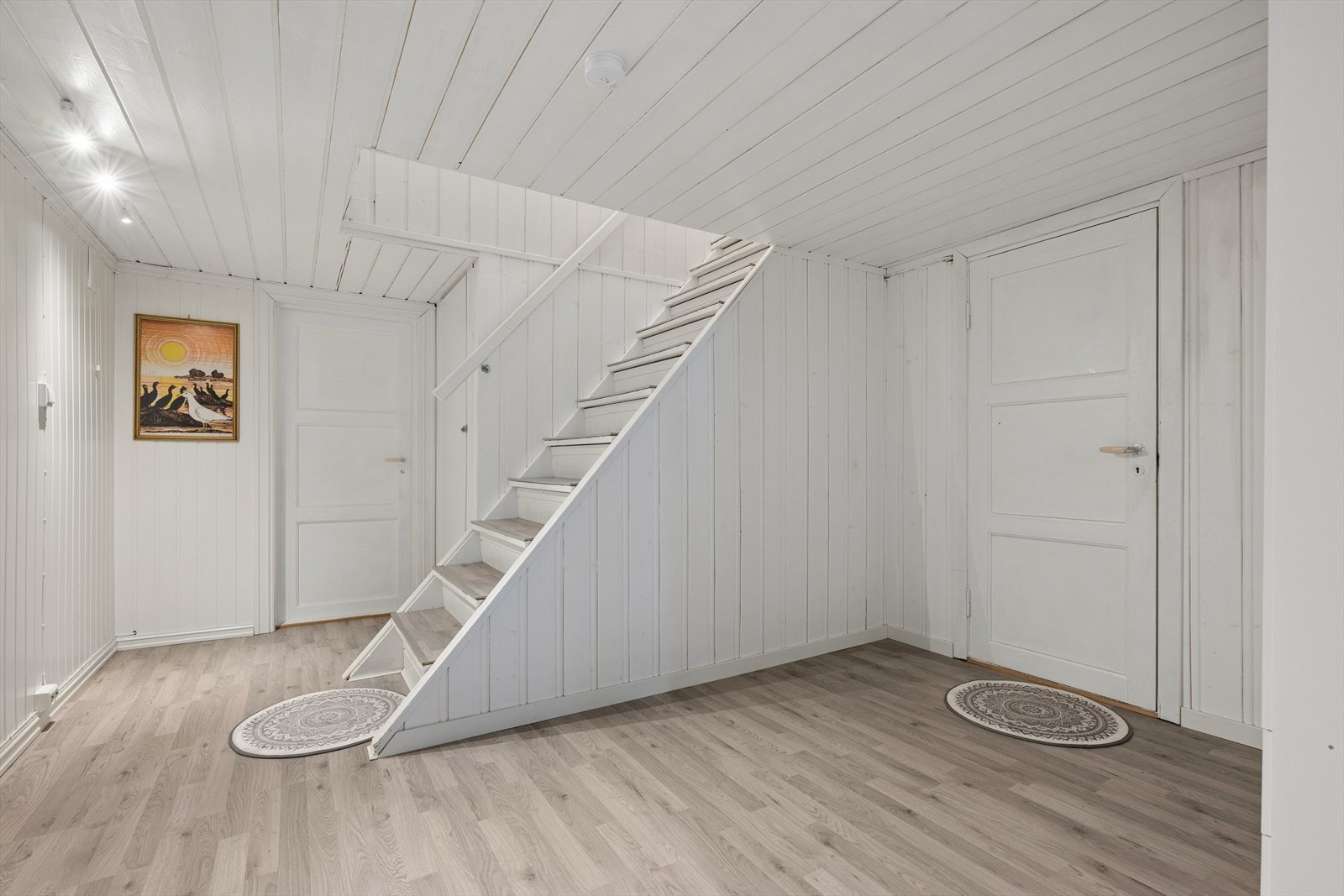 Vi tar trappa og beveger oss ned i kjelleretasjen. Galleribilde