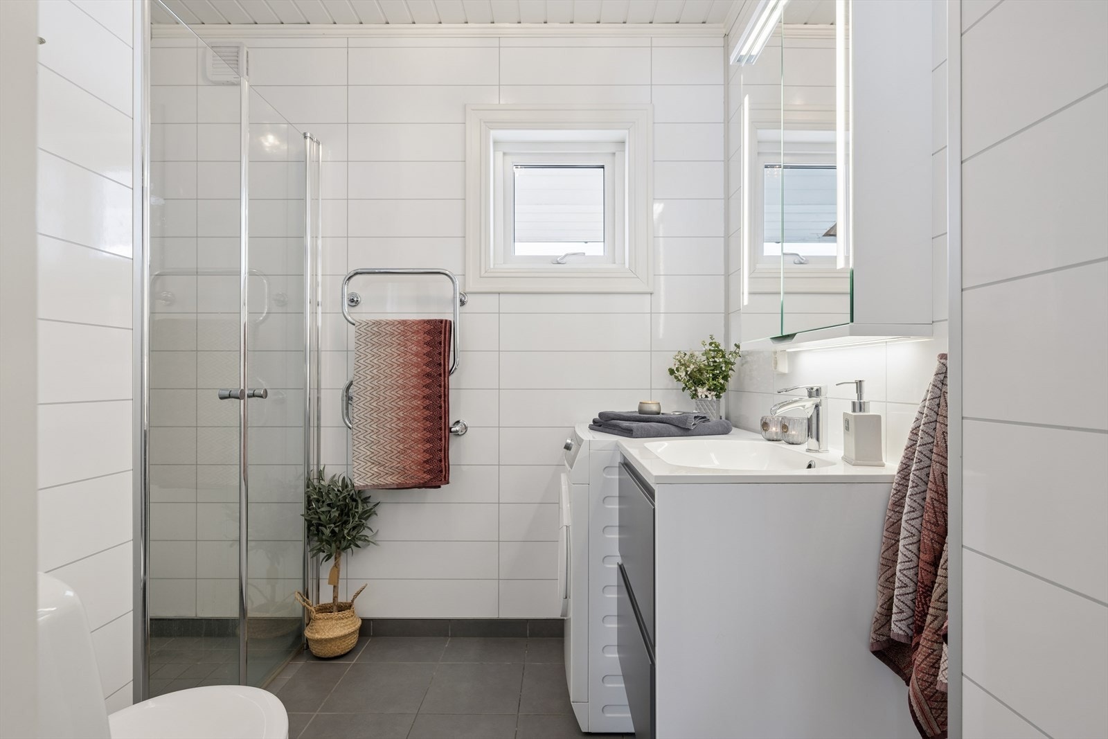 Badet i første etasje ble ifølge eier renovert i 2014. Galleribilde