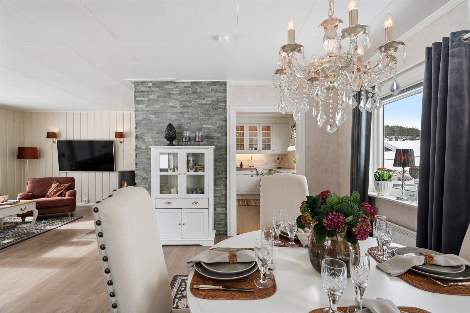 Stuen gir en lun og koselig følelse og atmosfære. Galleribilde