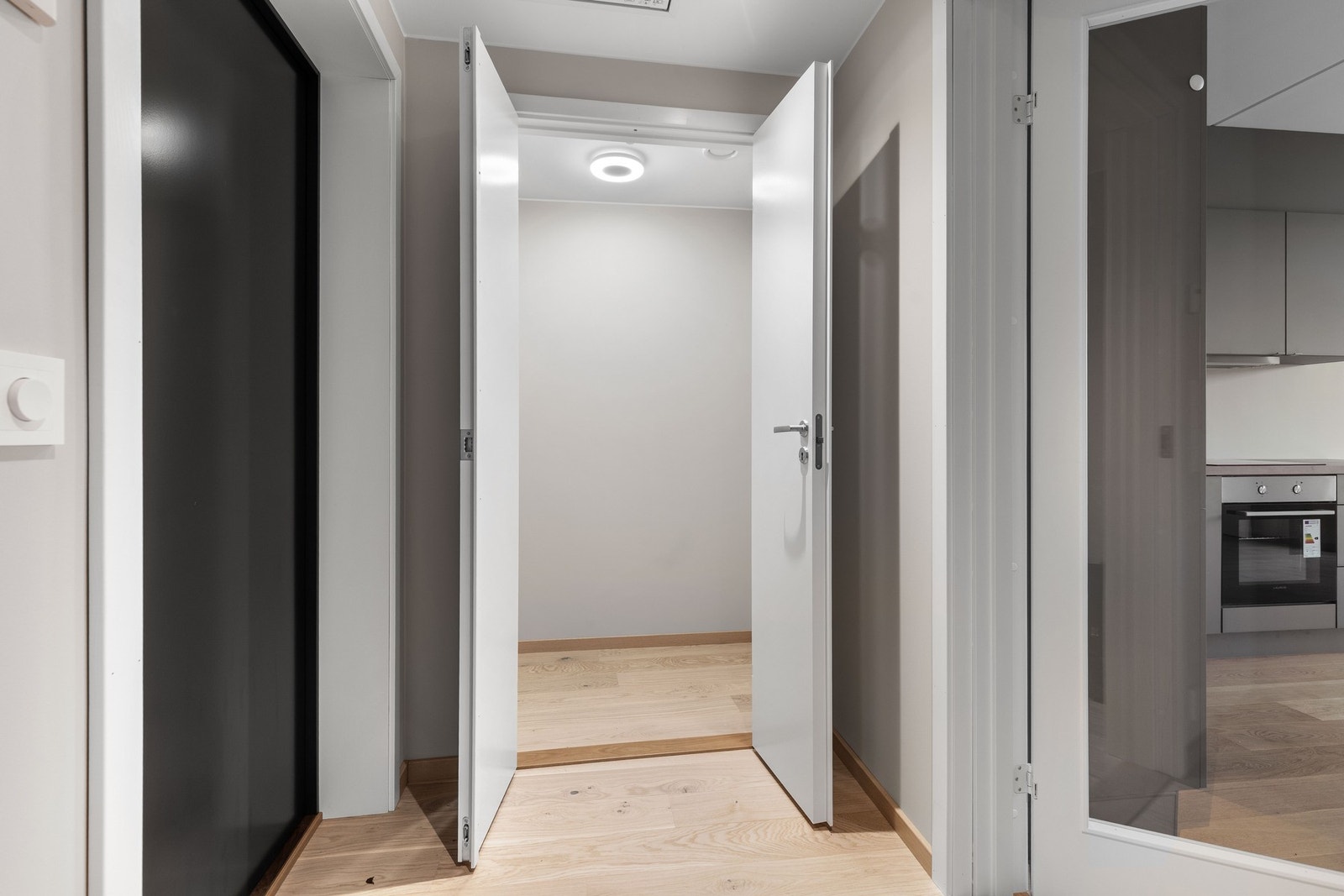 I tilknytning til entreen er det en hendig bod på 1,5 kvm. Bilde fra identisk leilighet i 1. etg. Galleribilde