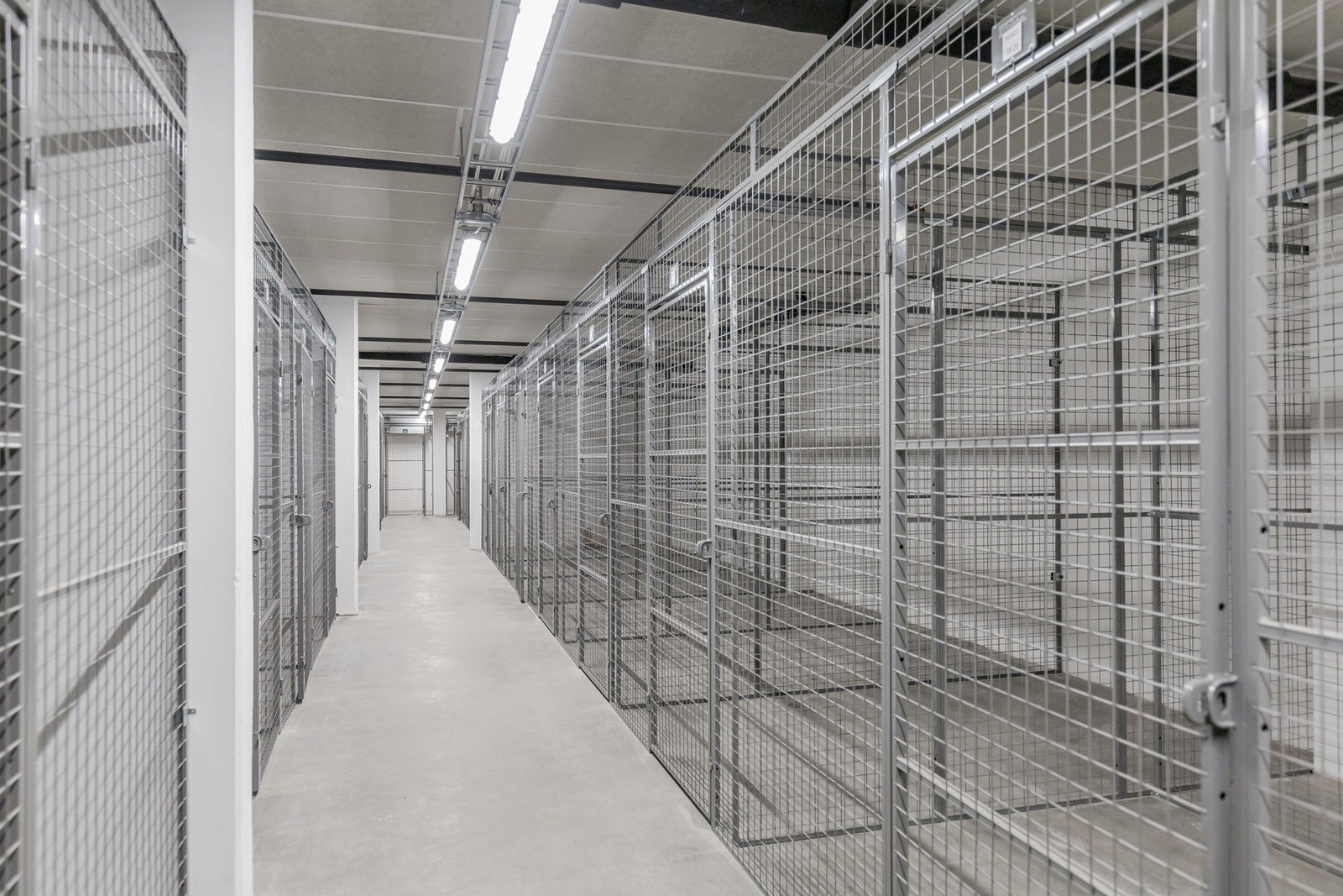 Det medfølger en bod i garasjeanlegg. Galleribilde