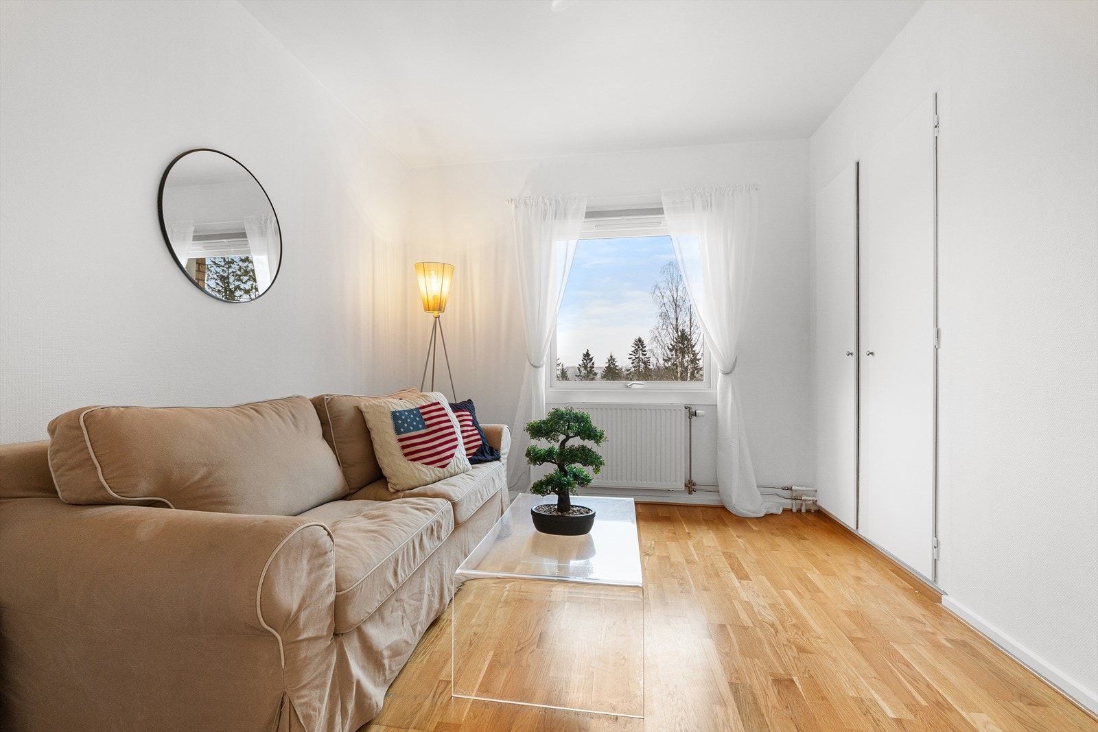 Det andre soverommet passer perfekt som barnerom, gjesterom, hjemmekontor eller walk-in-garderobe etter behov. Galleribilde