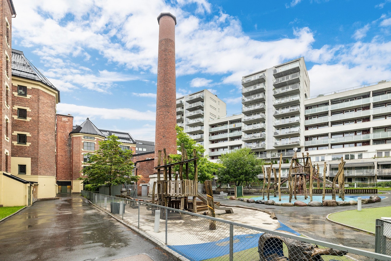 Darres gate 22 ligger i et meget populært område rett ved Akerselva og Waldemars hage. Galleribilde