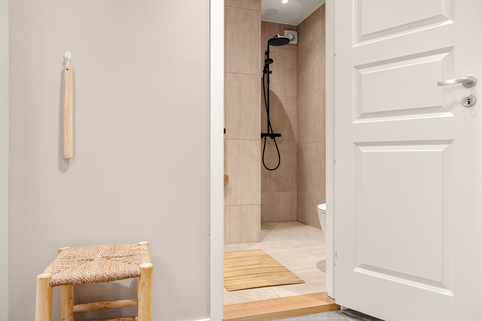 Det elektriske anlegget i leiligheten er oppgrader i perioden 2020-2023. Galleribilde