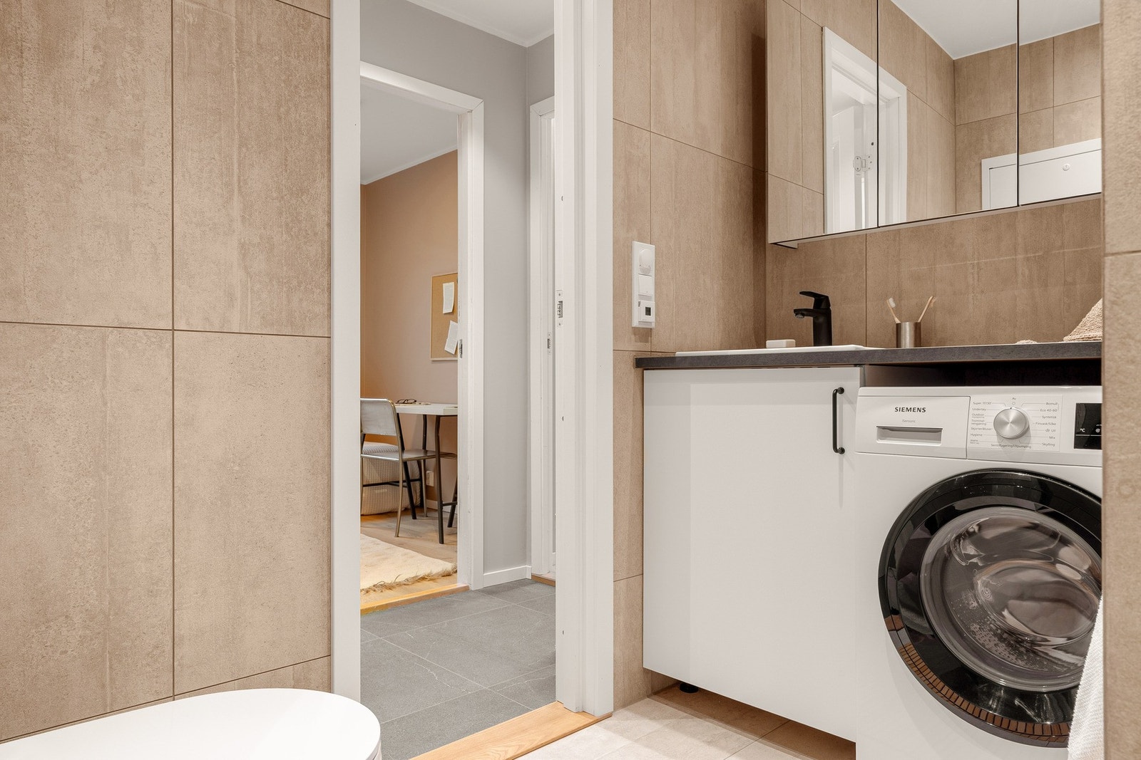 Leiligheten hadde rørfornying i 2023. Vannrør er byttet til rør i rør. Avløp er byttet til plast helt frem til felles stamme. Galleribilde