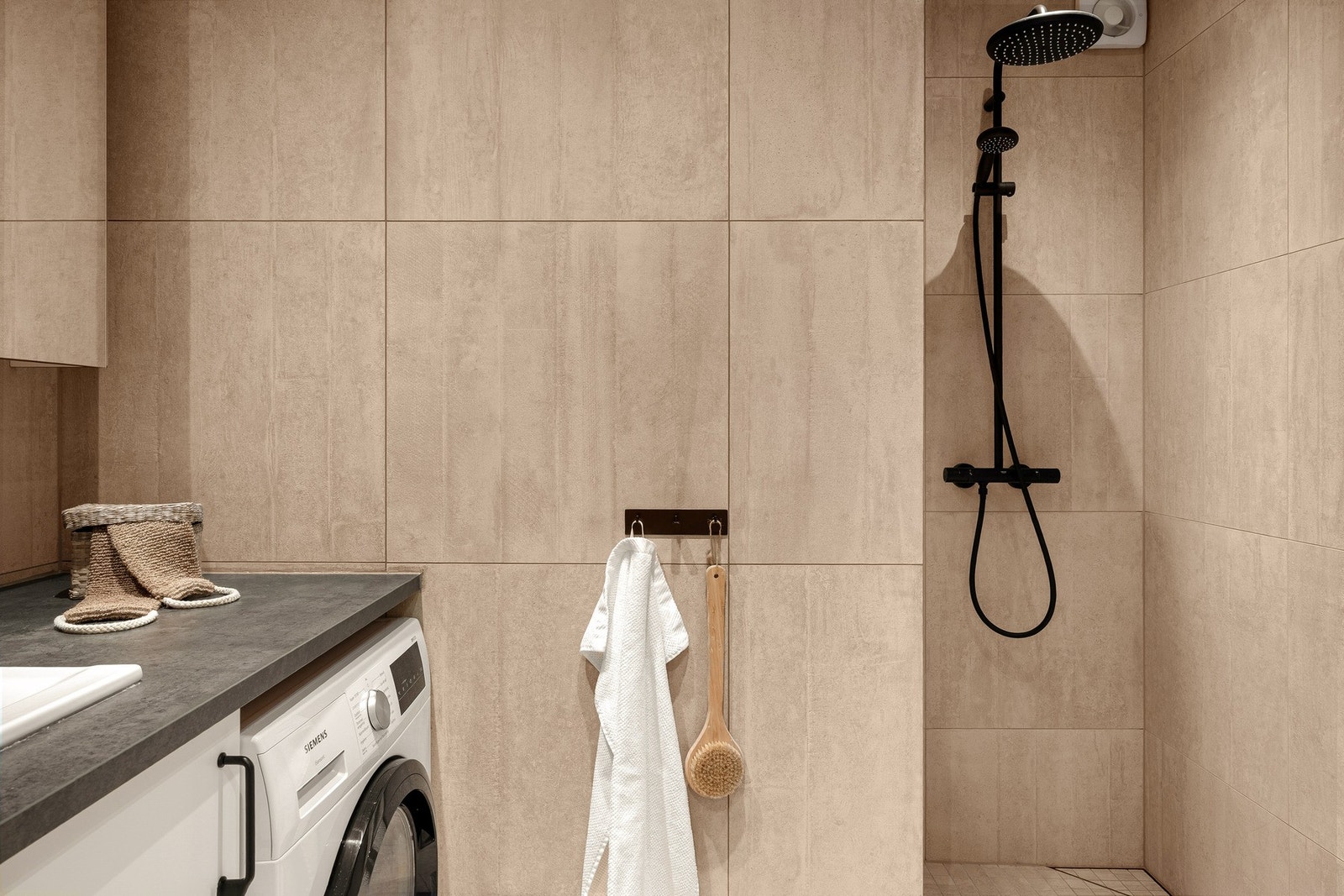 Lekkert helfliset bad med varme i gulv. Galleribilde