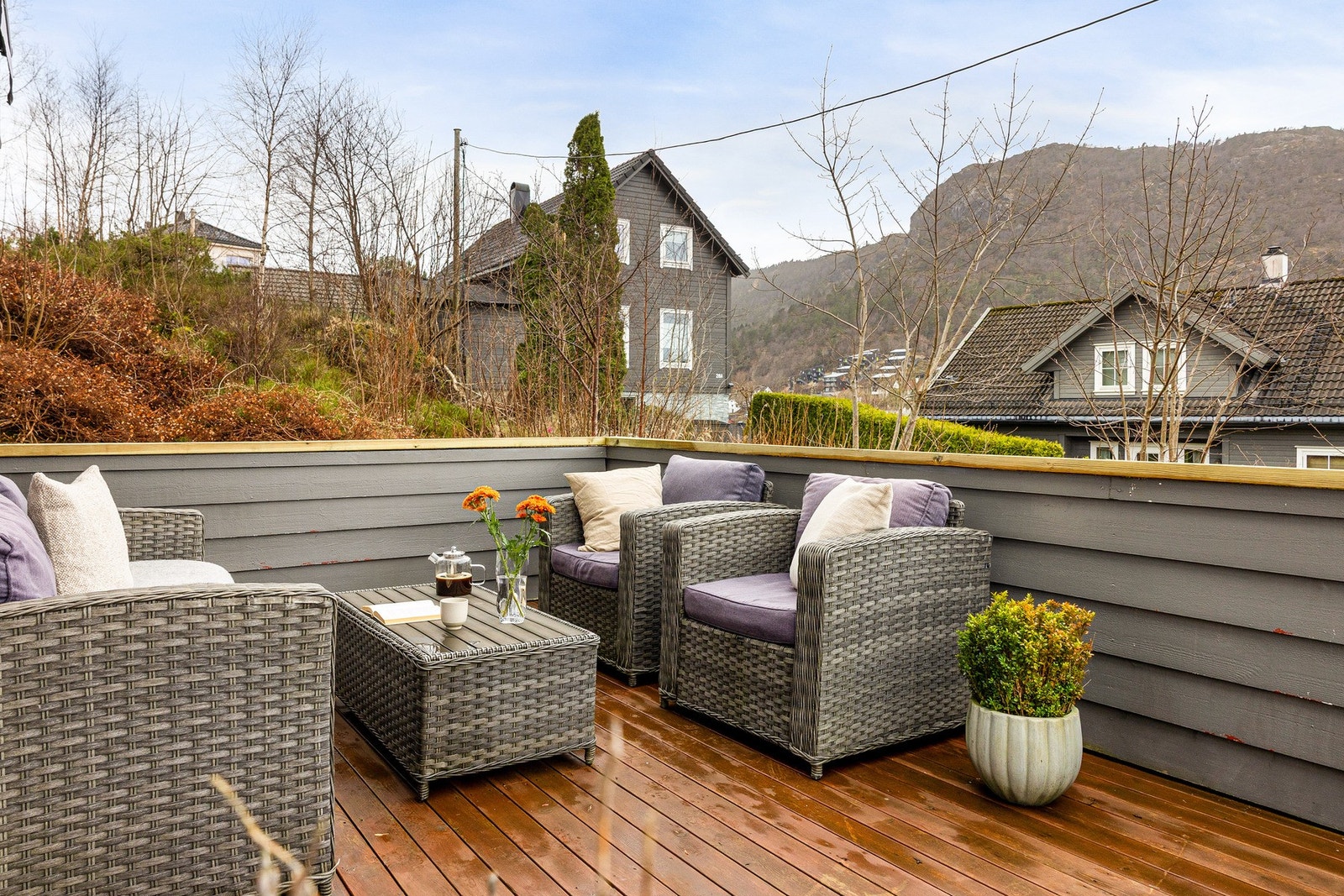 Her har man herlige solforhold med sol fra ca. 14:00-21:30 midtsommers. Galleribilde