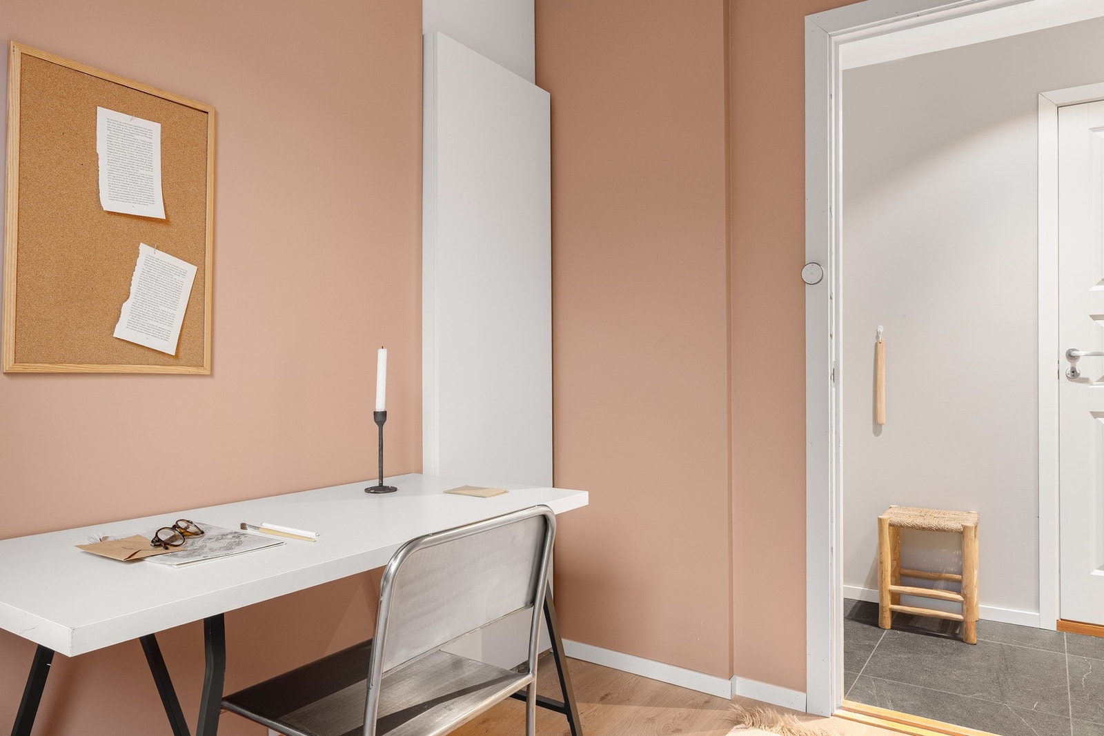 Passer perfekt som kontor eller gjesterom. Galleribilde