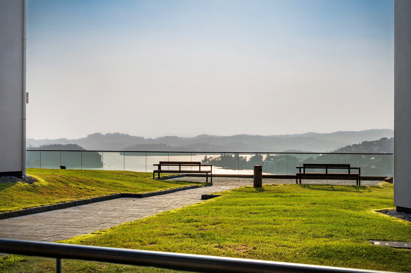 Terrassen er delvis overbygd, så her kan man sitte hele året. Galleribilde