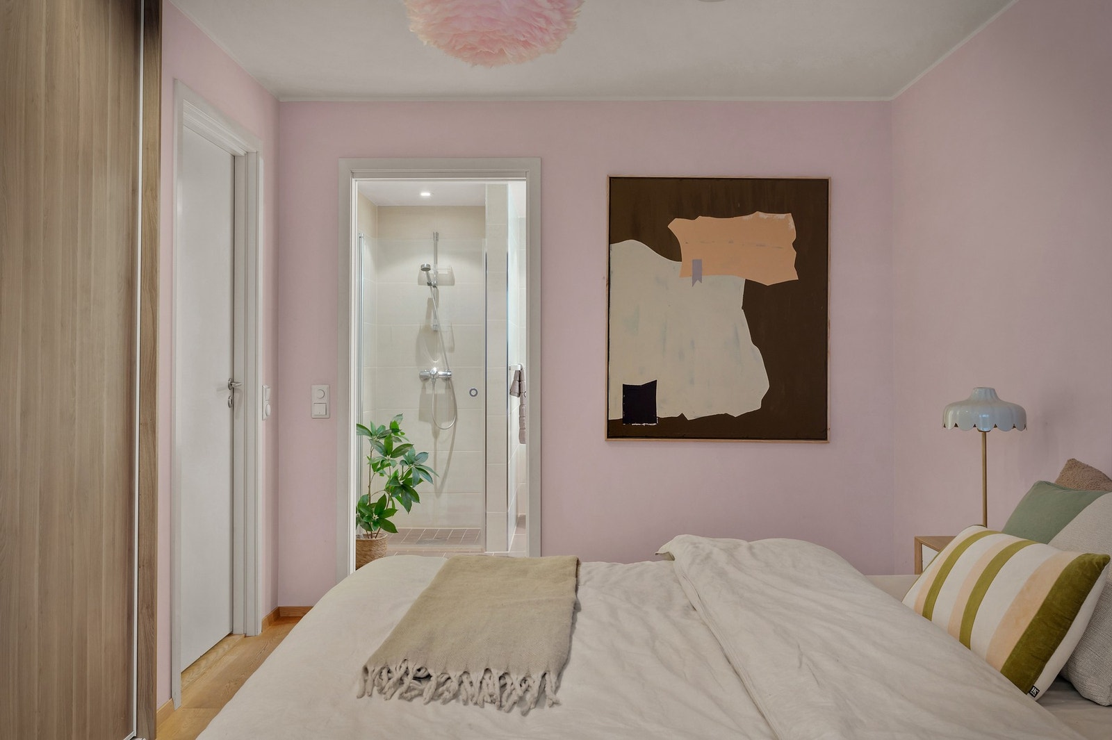 Videre til èn-suite bad på 7,1kvm. Galleribilde