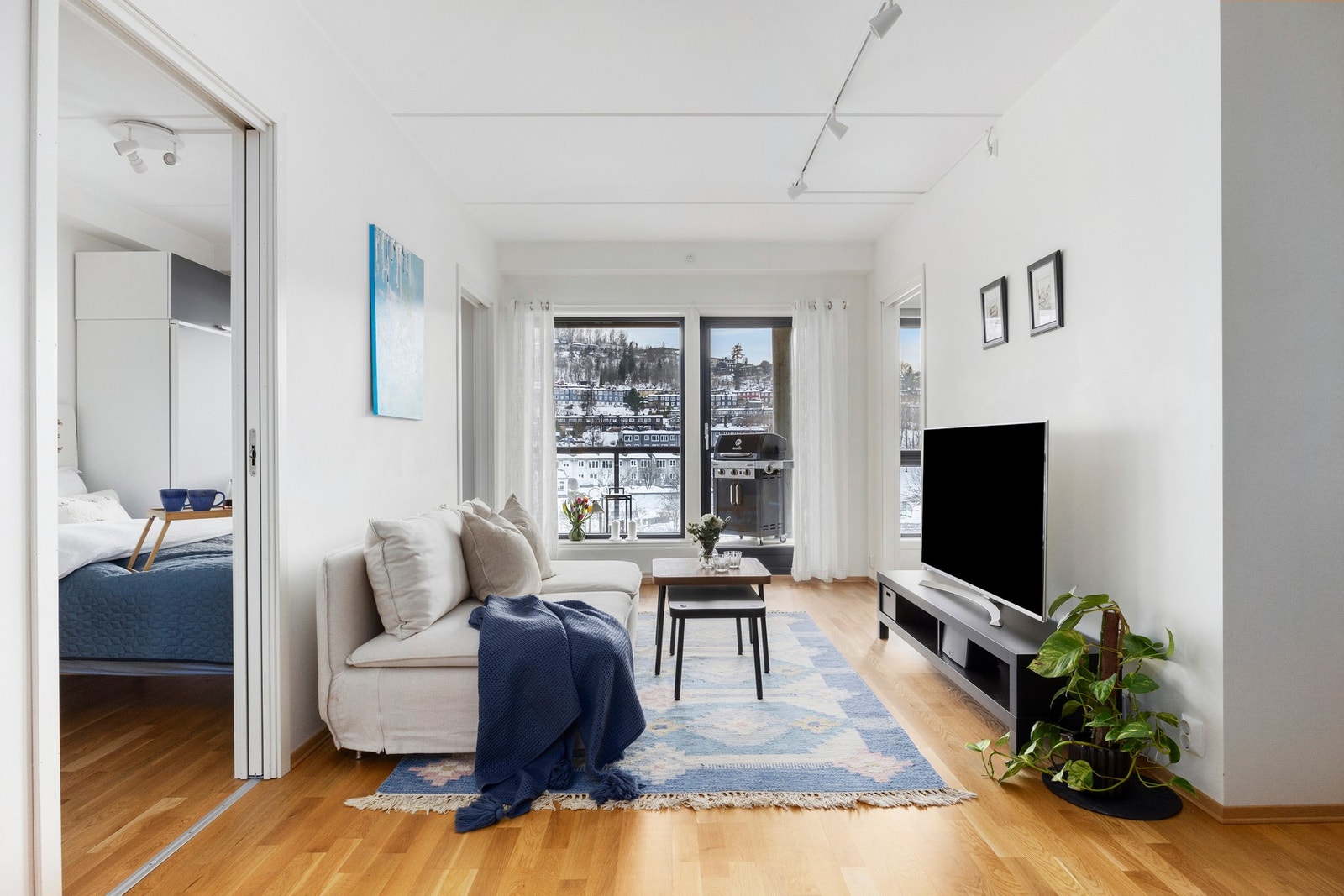 En lys og moderne leilighet fra 2018, beliggende på Vøyenenga Galleribilde